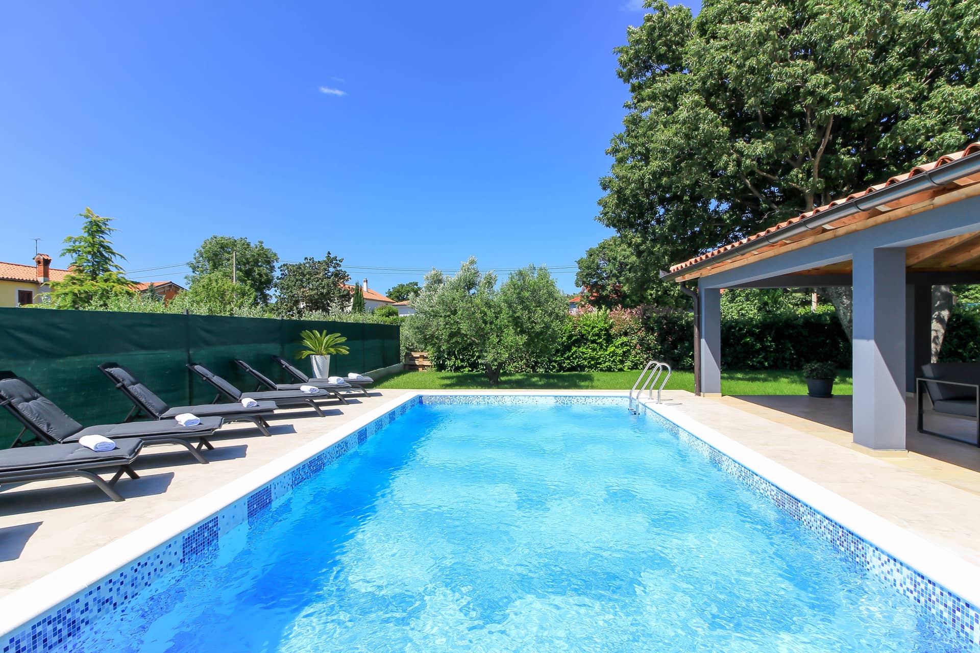 Luxuriöse und Moderne Villa mit Pool für 8 Personen