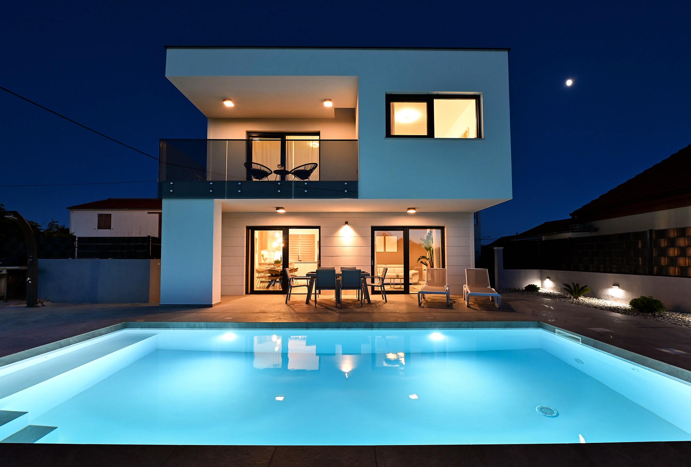 Moderne Villa mit Pool nur 500m vom Strand
