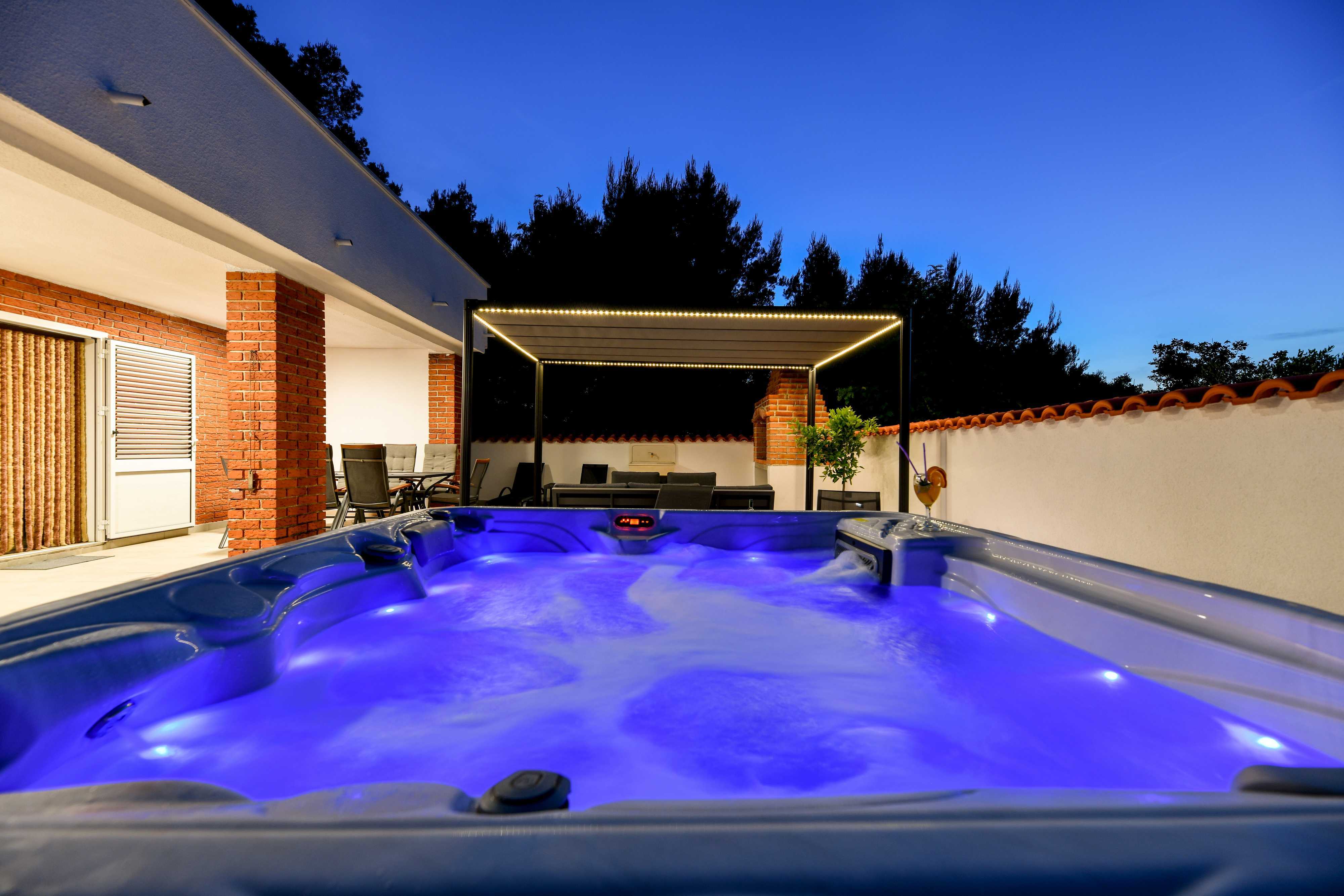 Villa mit Whirlpool & Meerblick