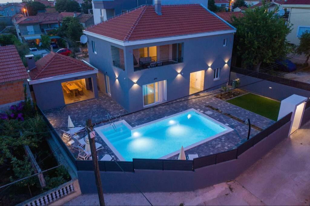 Villa mit Pool in Bibinje
