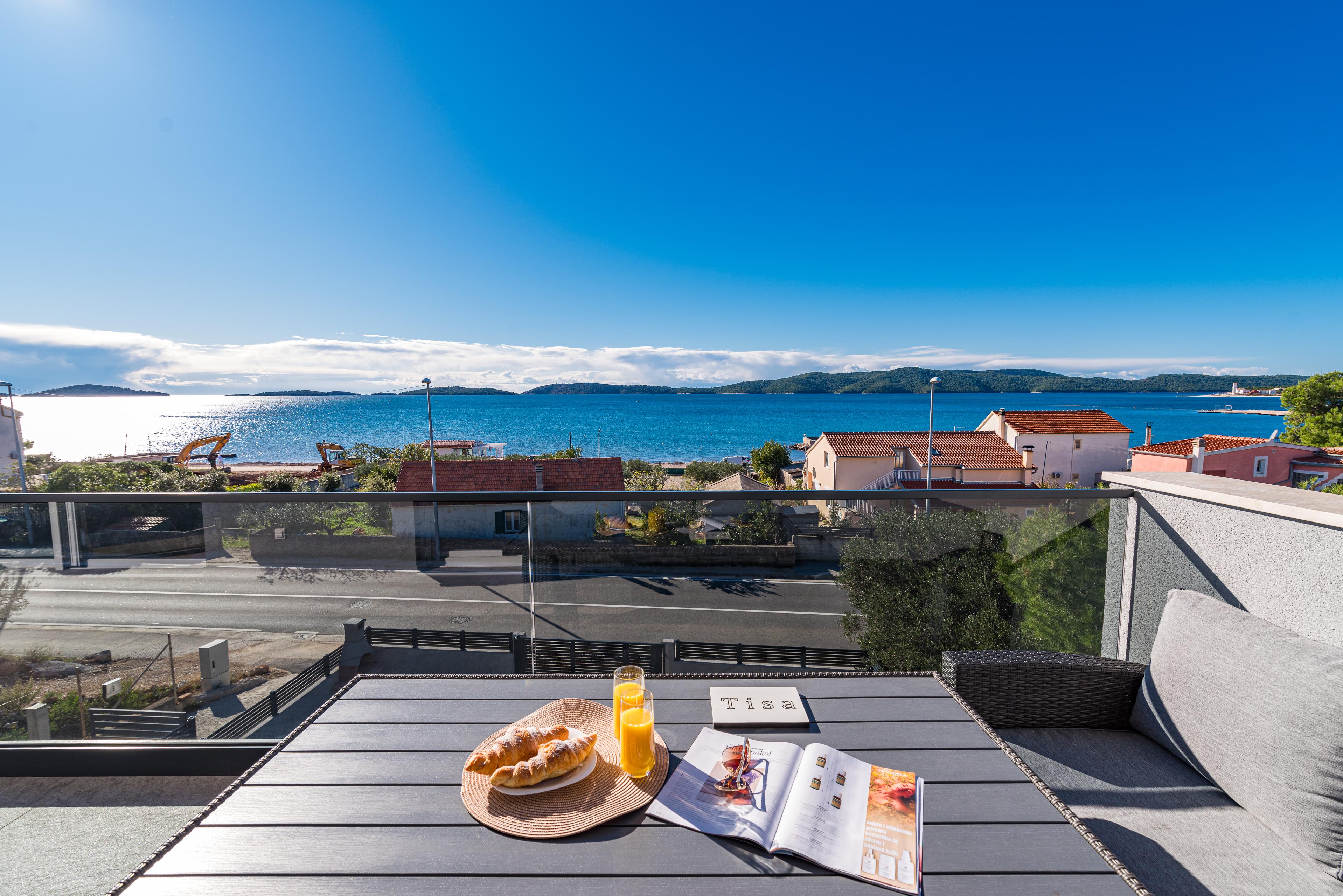 150 m zum Strand | Meerblickapartment mit Sat-Tv, WLAN, Klima