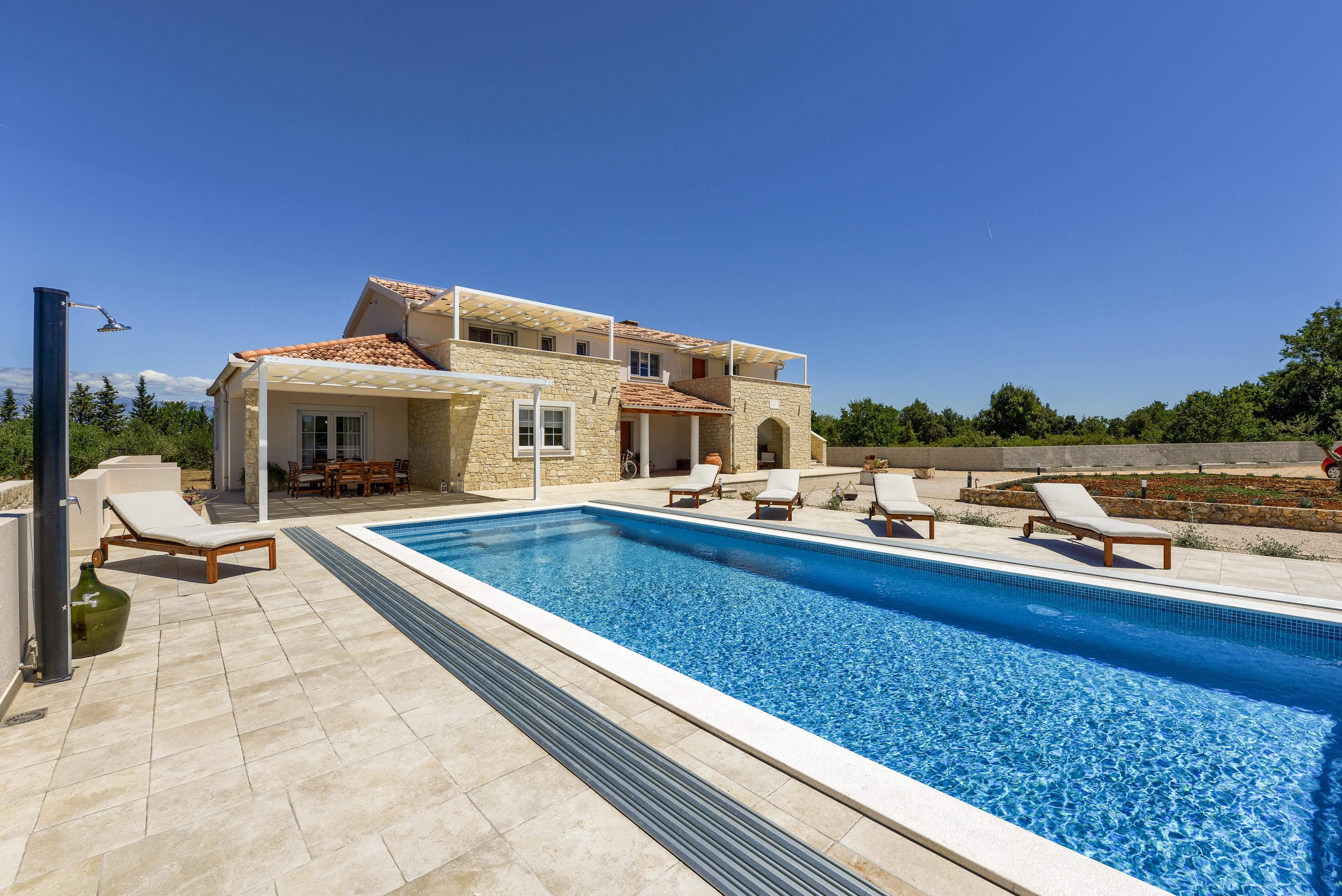 Luxusvilla mit beheiztem Pool bei Zaton