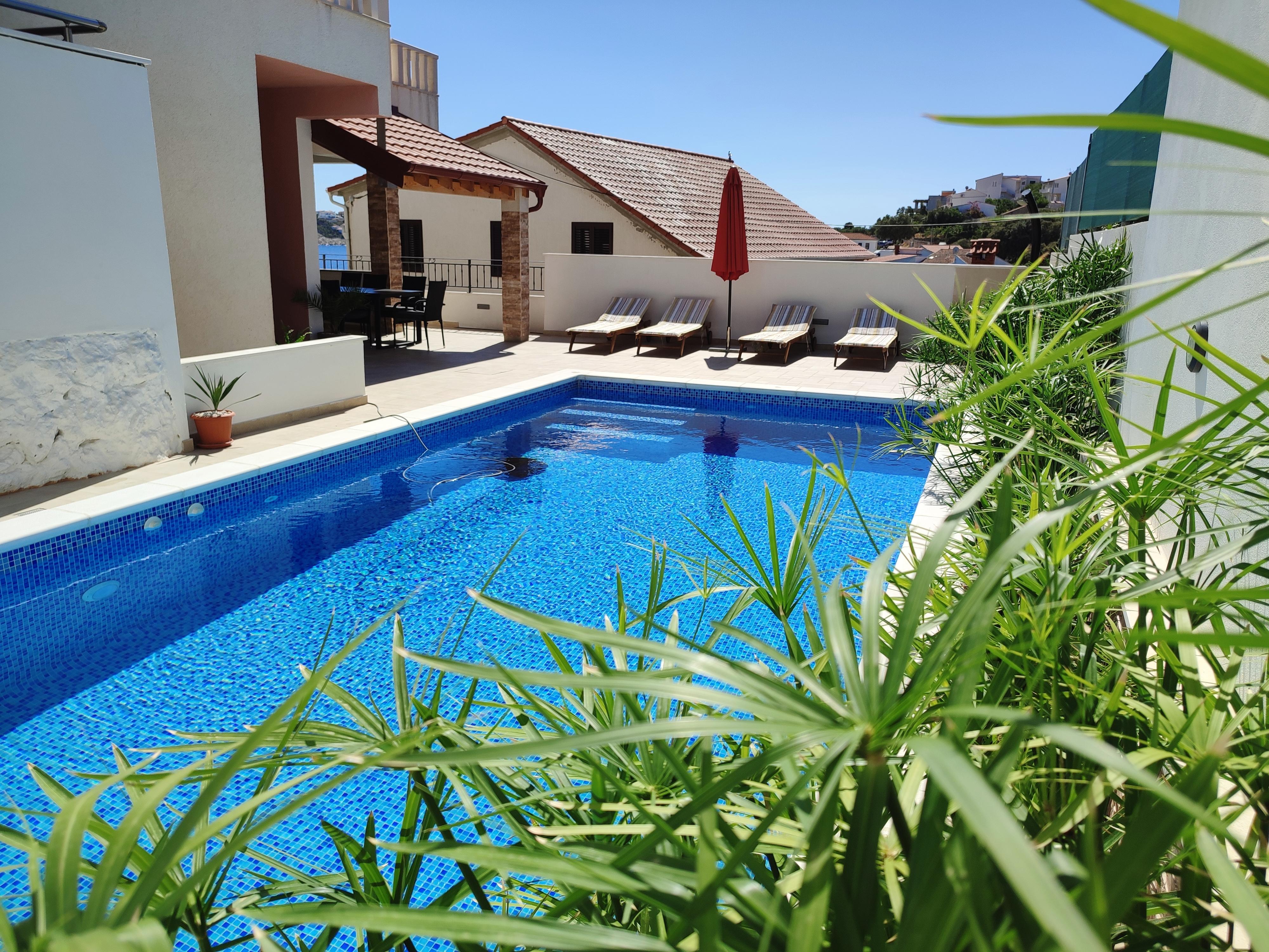 Strandnahes Feriehaus am Meer mit Pool