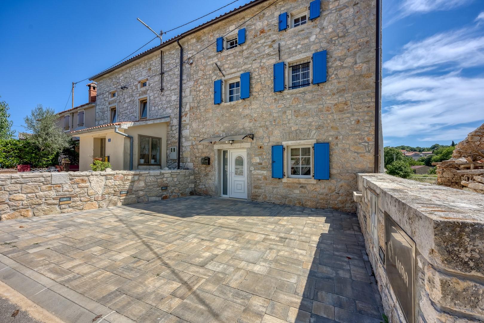 Ferienhaus mit Whirlpool & überdachter Terrasse