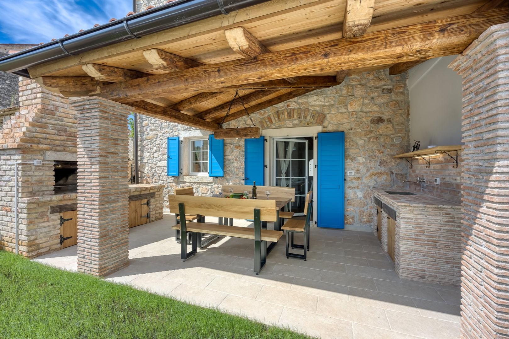 Ferienhaus mit Whirlpool & überdachter Terrasse