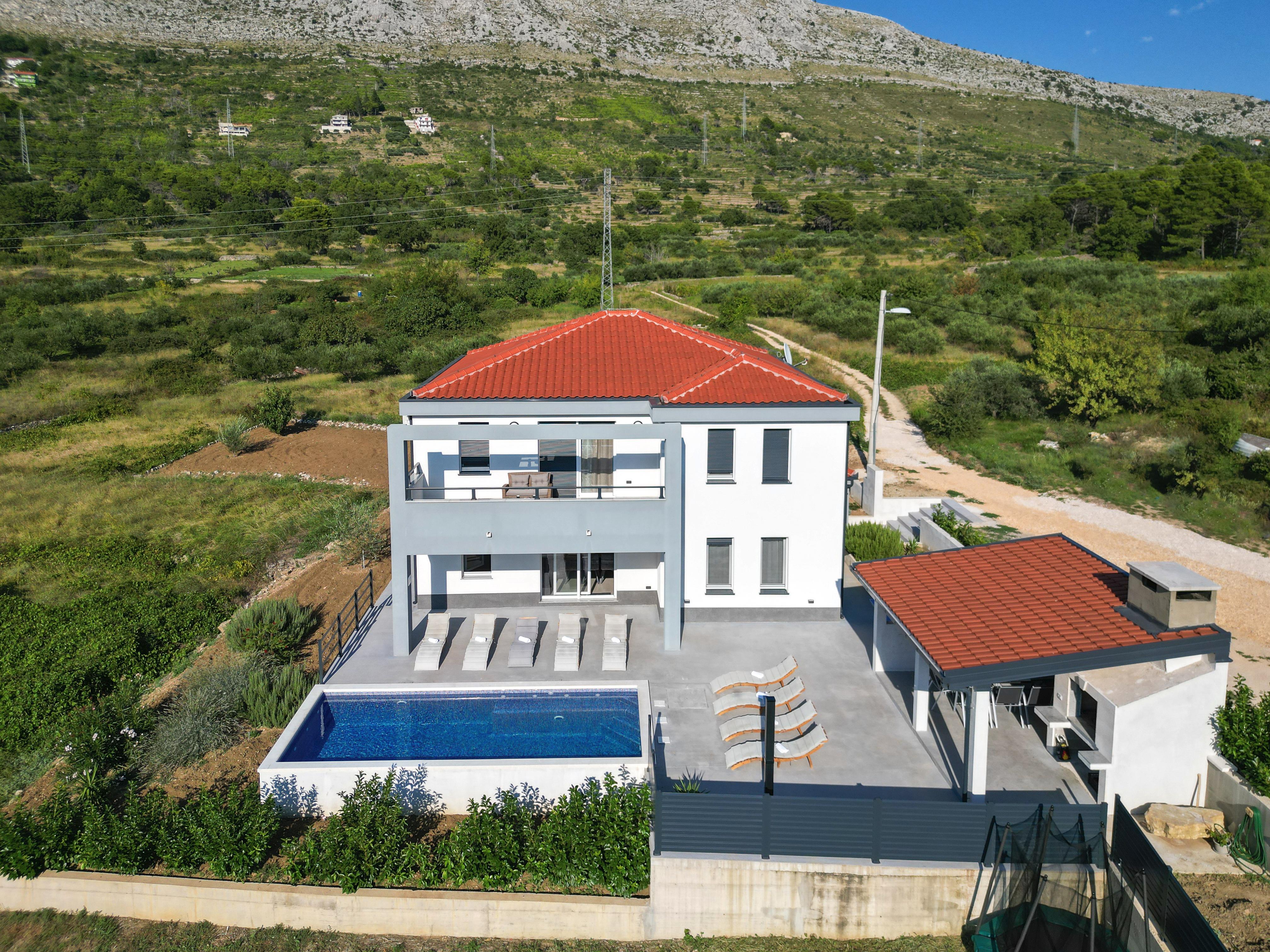 Großzügige Villa mit privatem Pool in ruhiger Lage