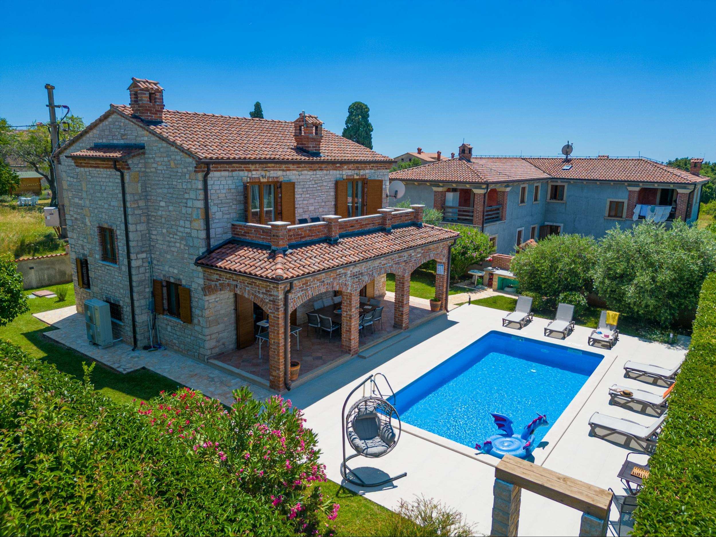Wunderschone Villa mit privatem Pool, Terrasse & Grill 