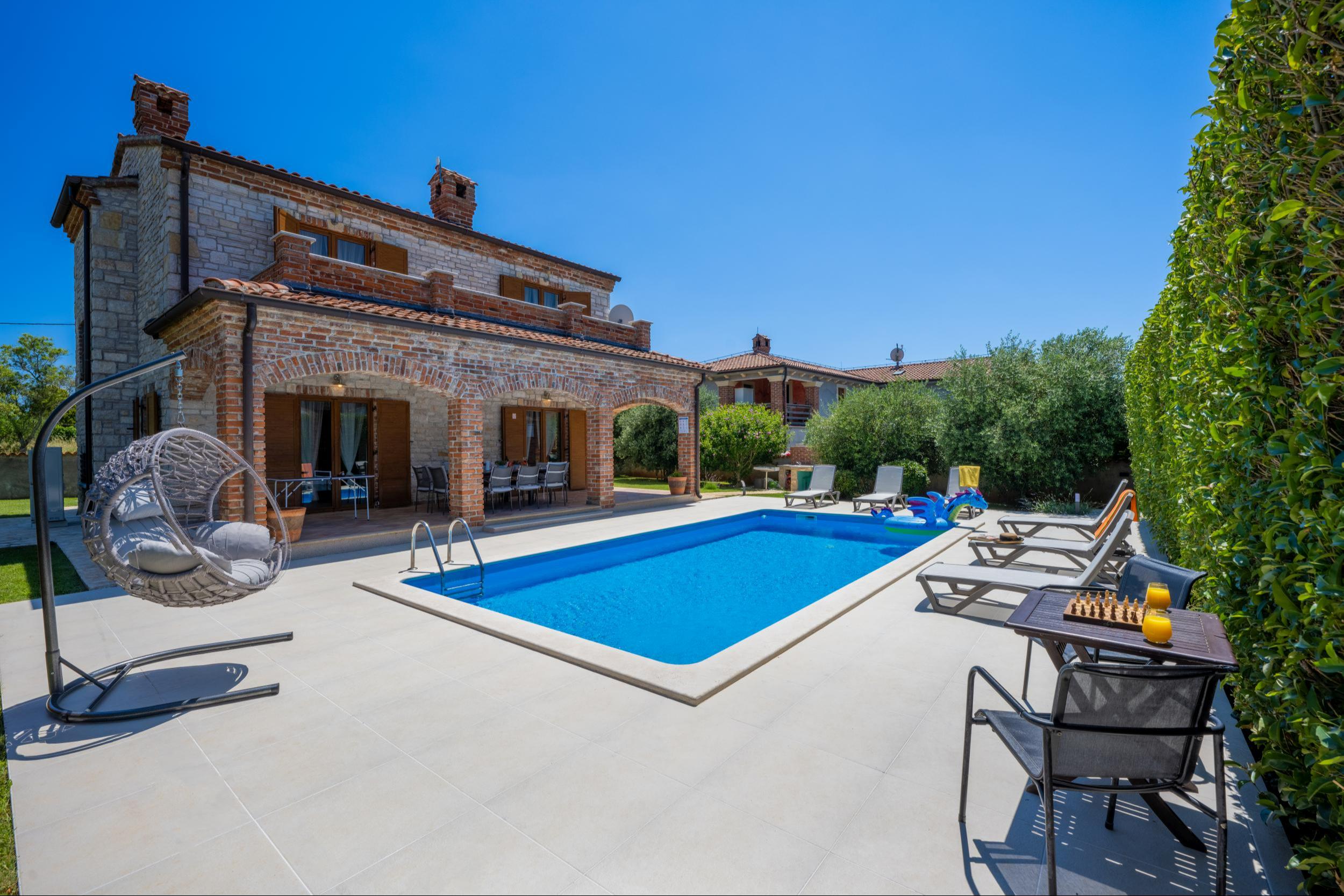 Wunderschone Villa mit privatem Pool, Terrasse & Grill 