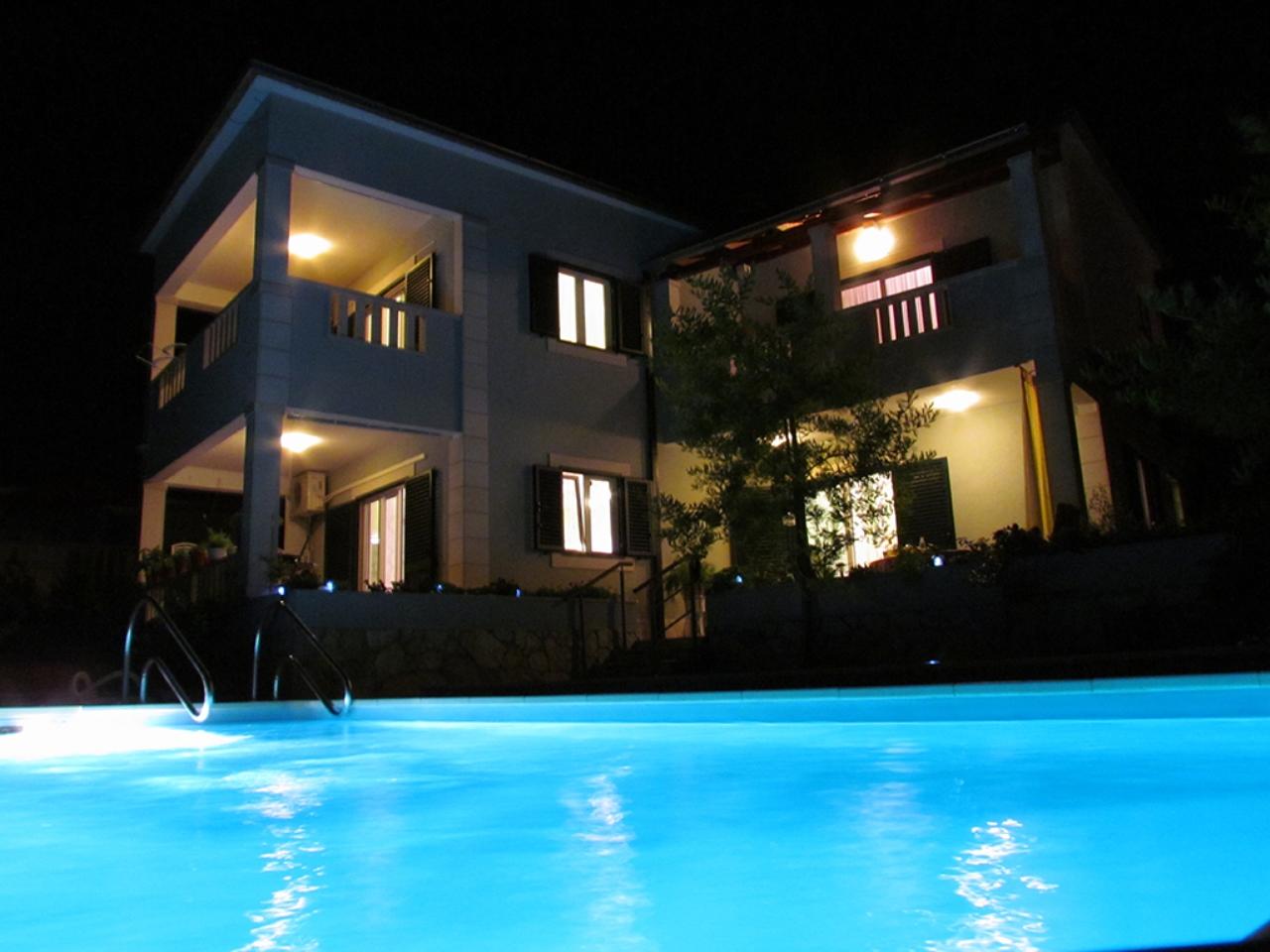 Villa mit Pool für 8 Personen in Supetar