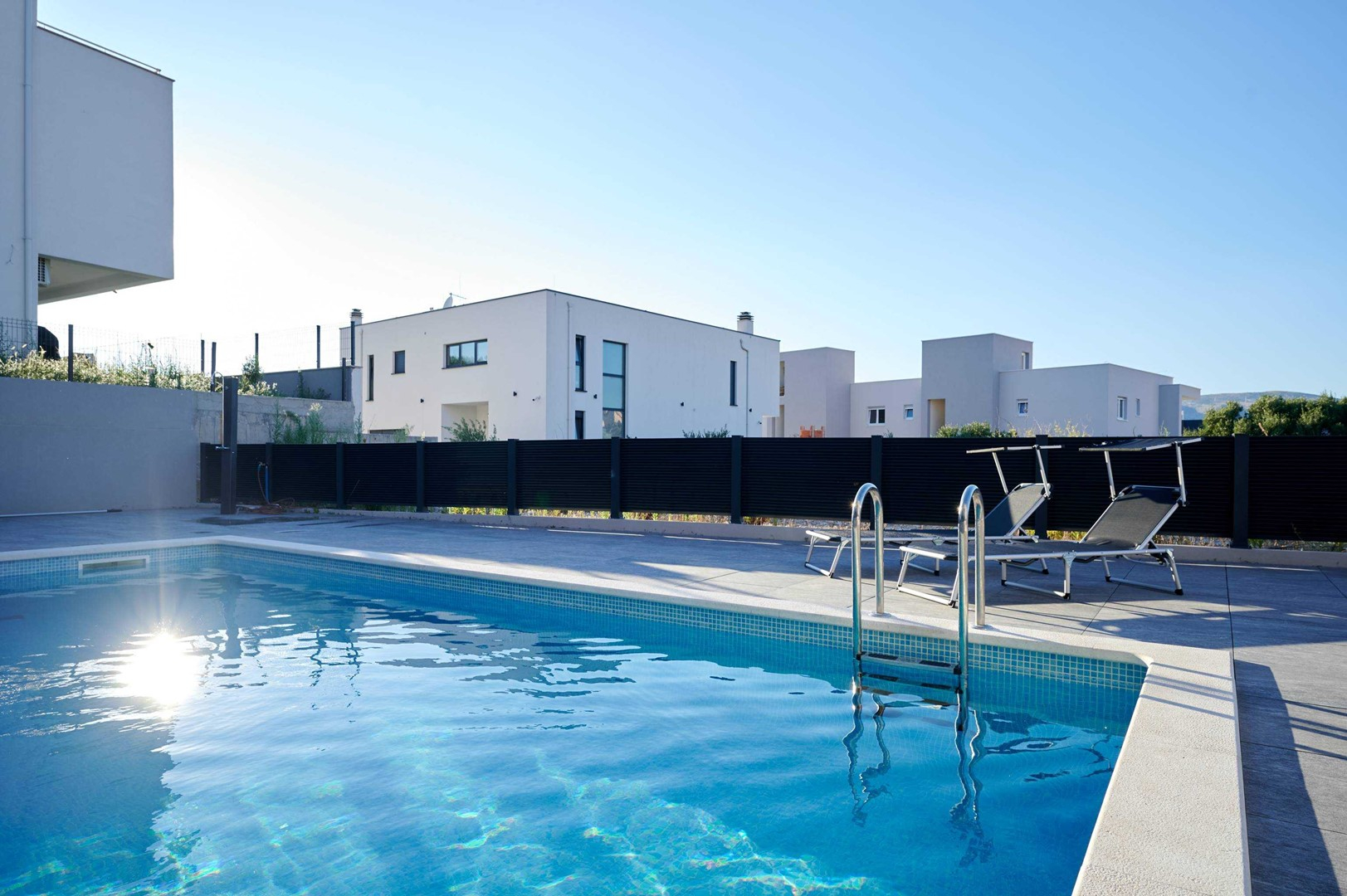 Völlig neues Luxusapartment mit Außenpool