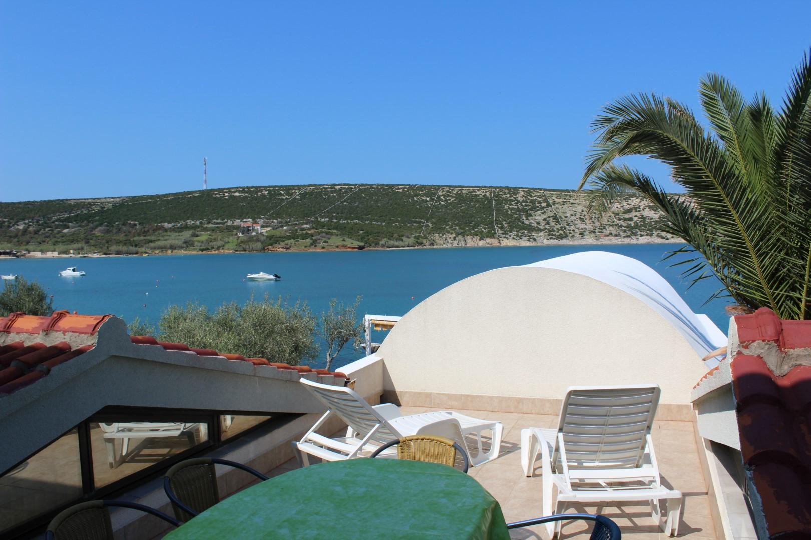Ferienwohnung direkt am Meer im Ort Stara Novalja