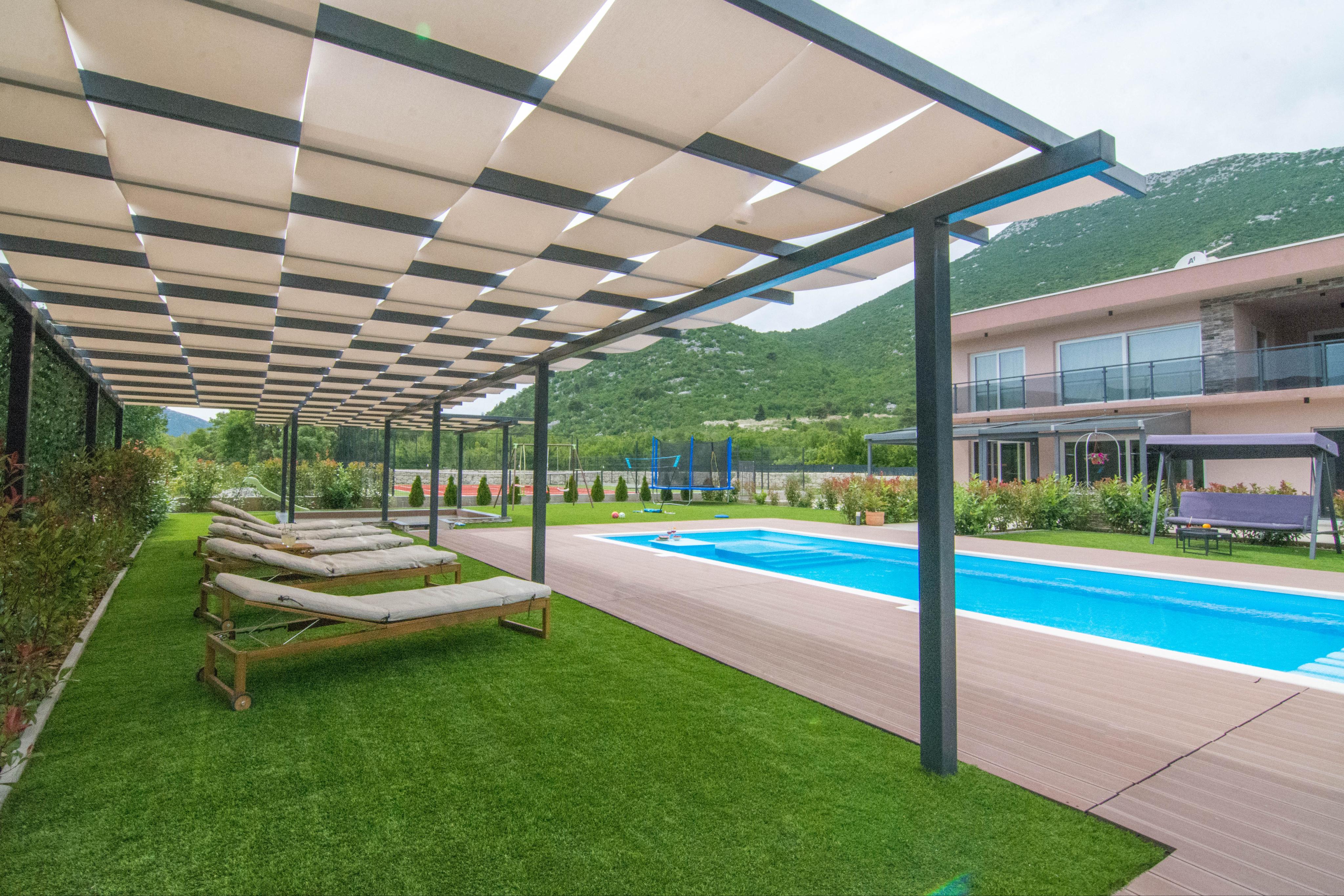 Ferienhaus in der Natur mit Pool, Wirpool, Tennisplatz