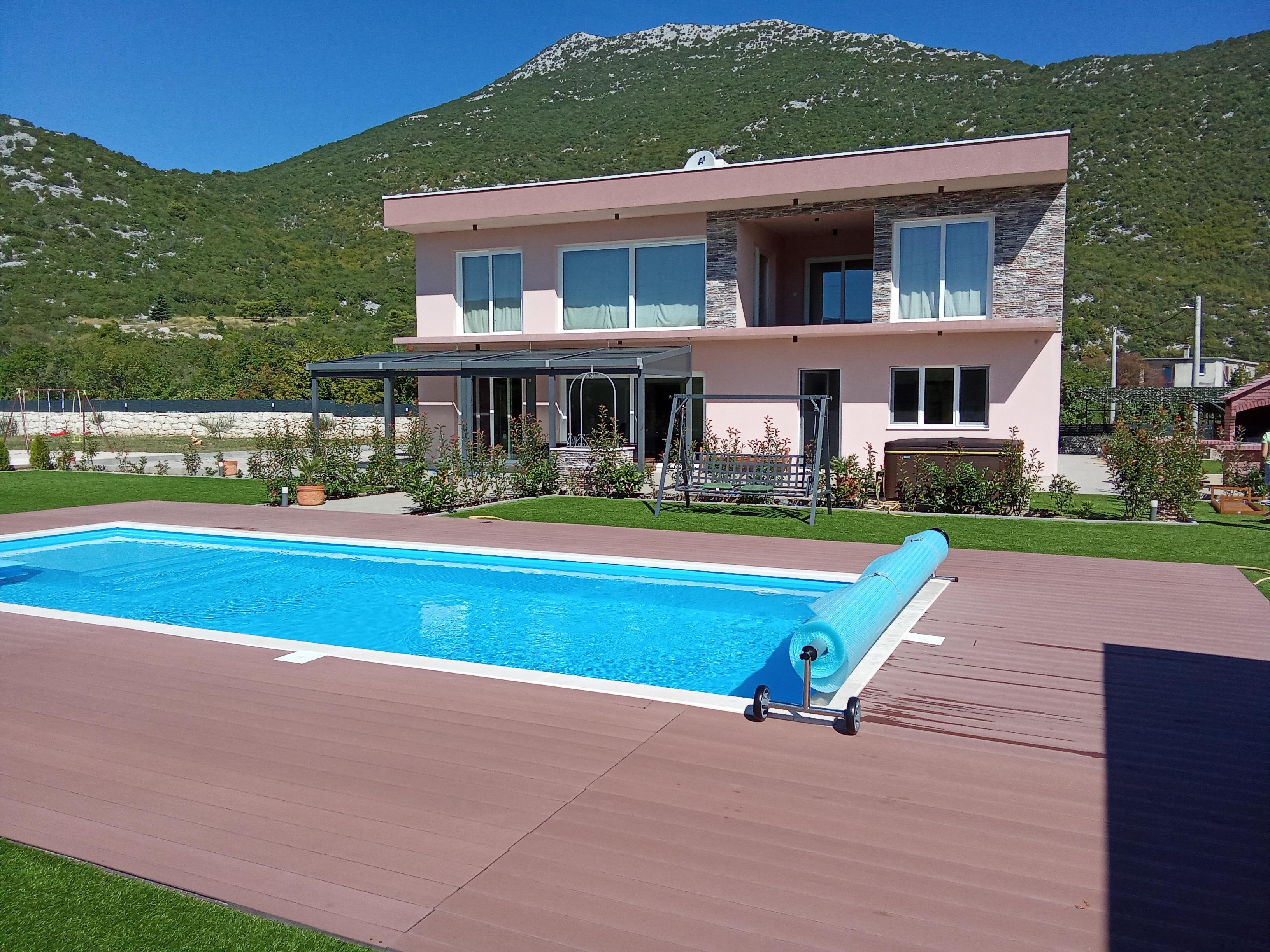 Ferienhaus in der Natur mit Pool, Wirpool, Tennisplatz