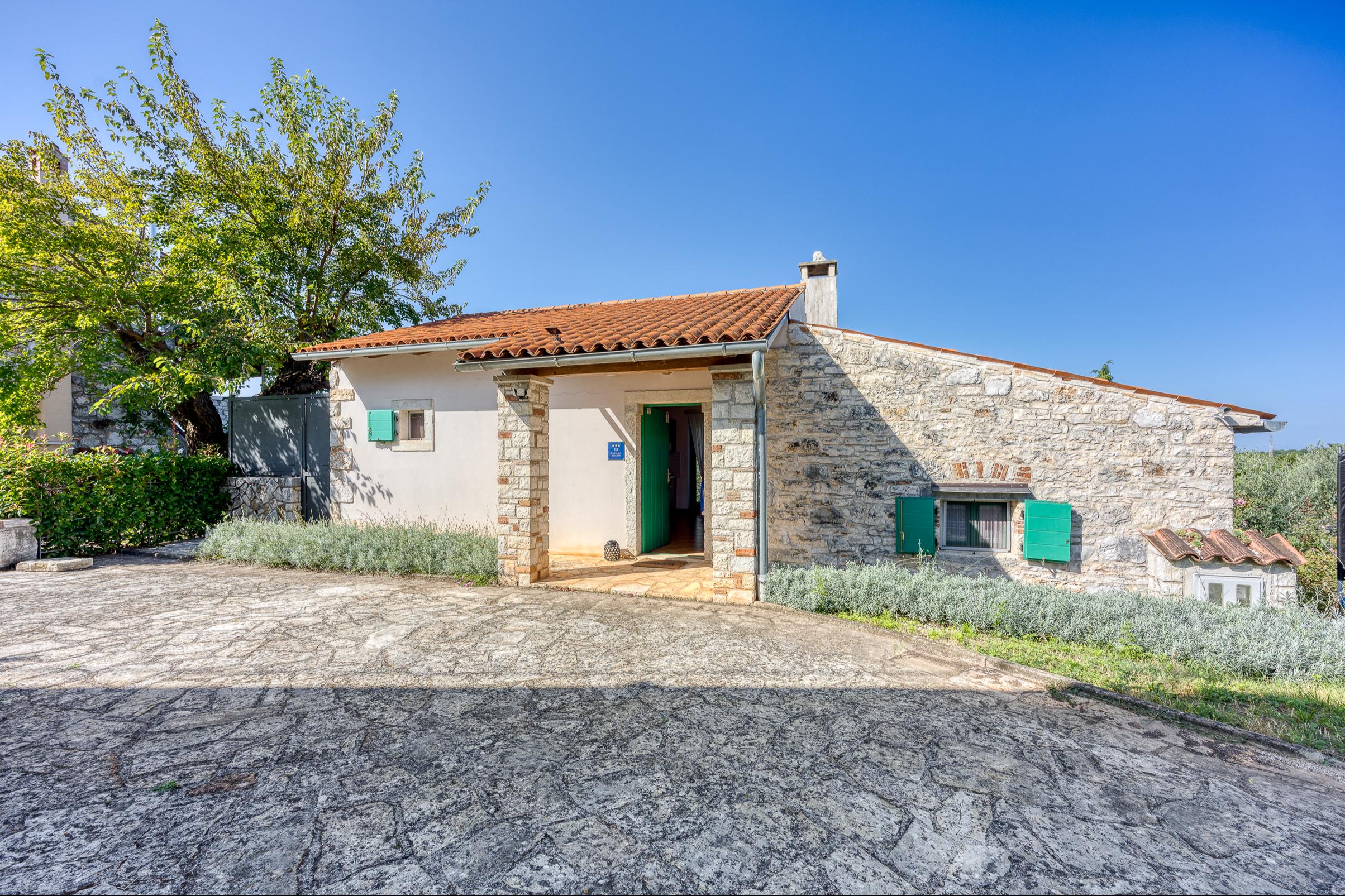Traditionelles Steinhaus mit Whirlpool 