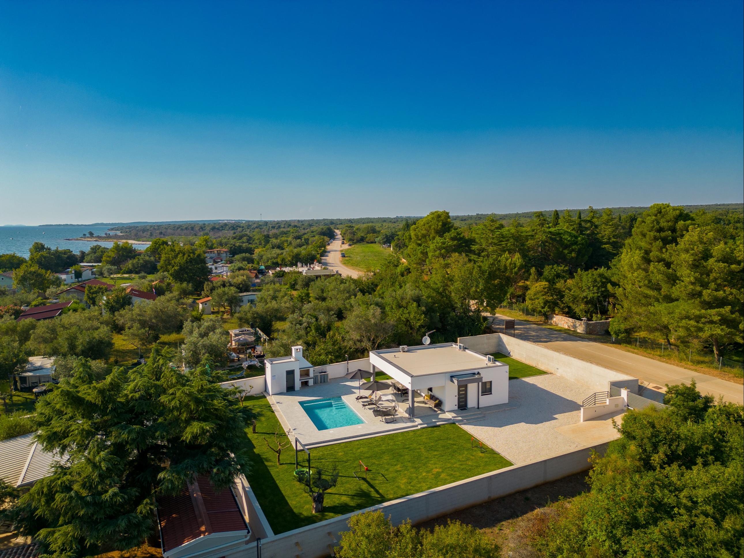 Villa mit privaten Pool 30 Meter vom Meer entfernt