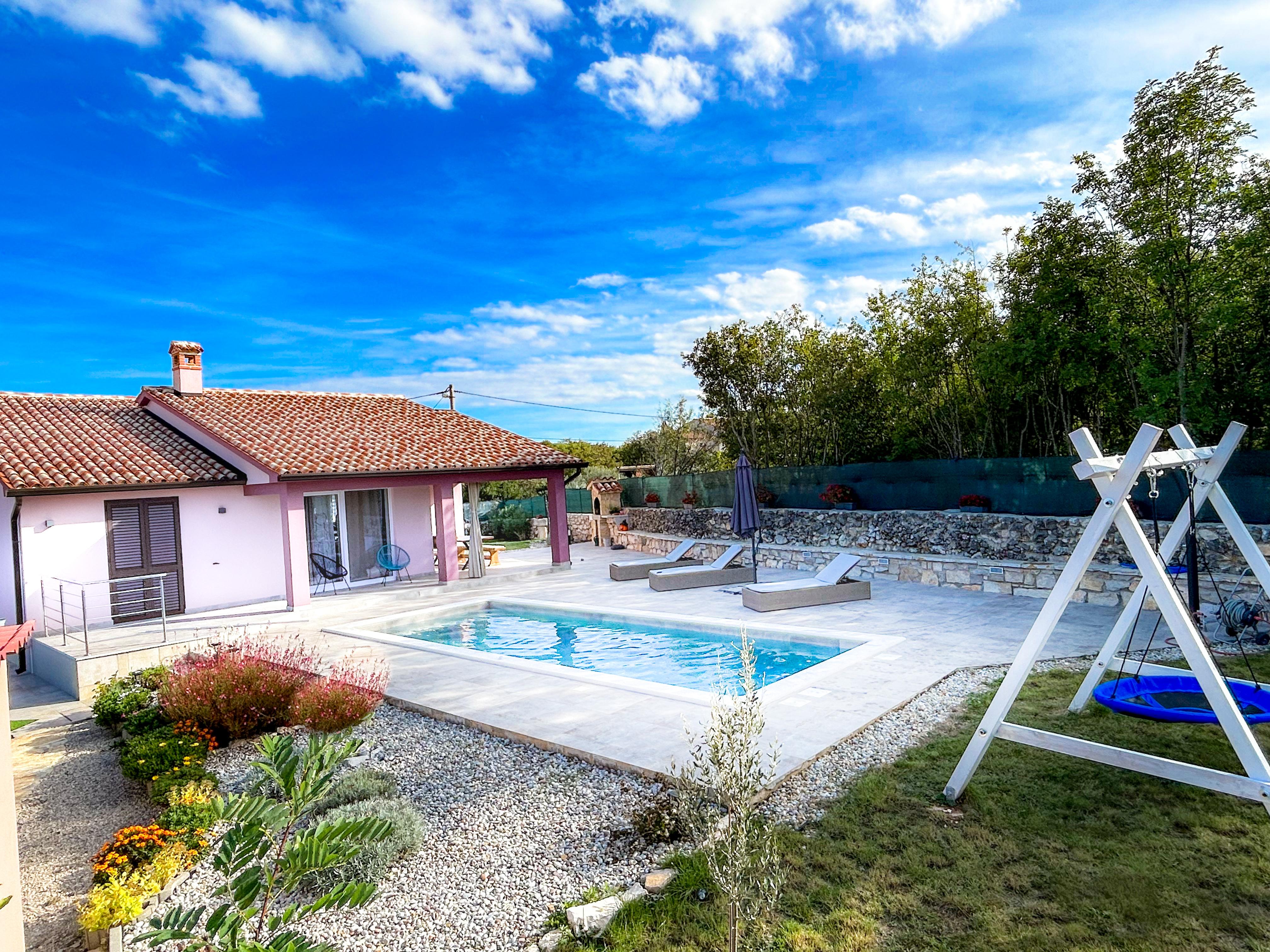 Idyllische Villa mit Pool und Garten 