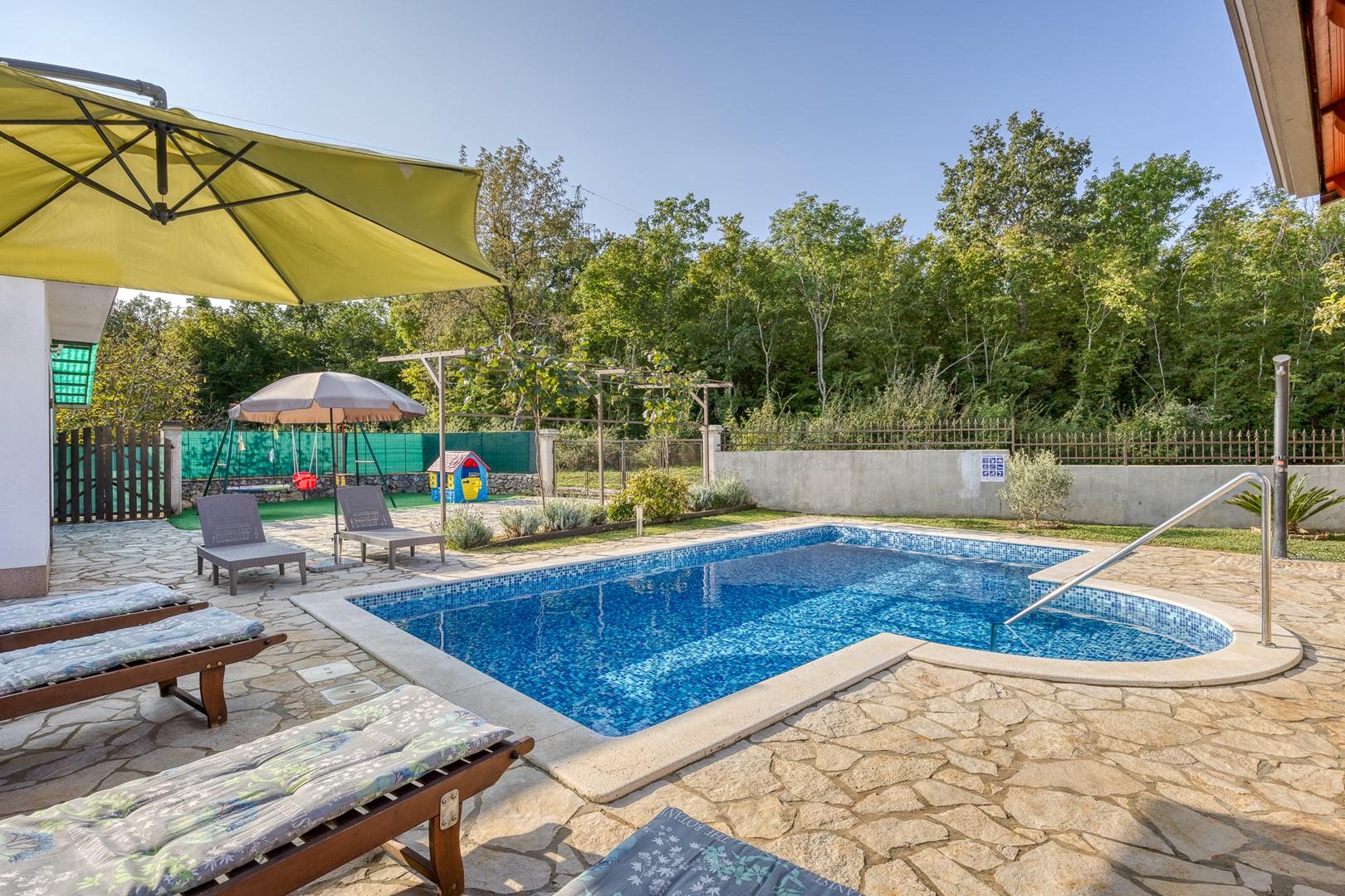 Haus mit privatem Pool und umzäuntem Garten