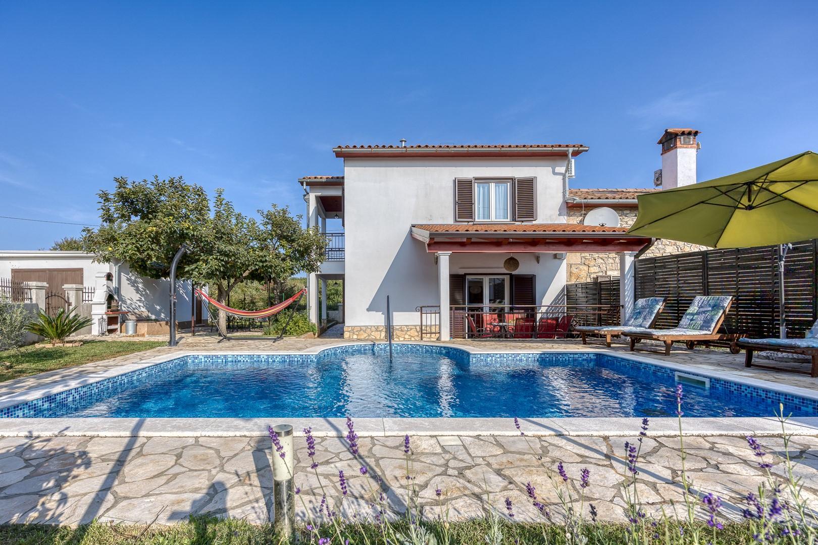 Haus mit privatem Pool und umzäuntem Garten