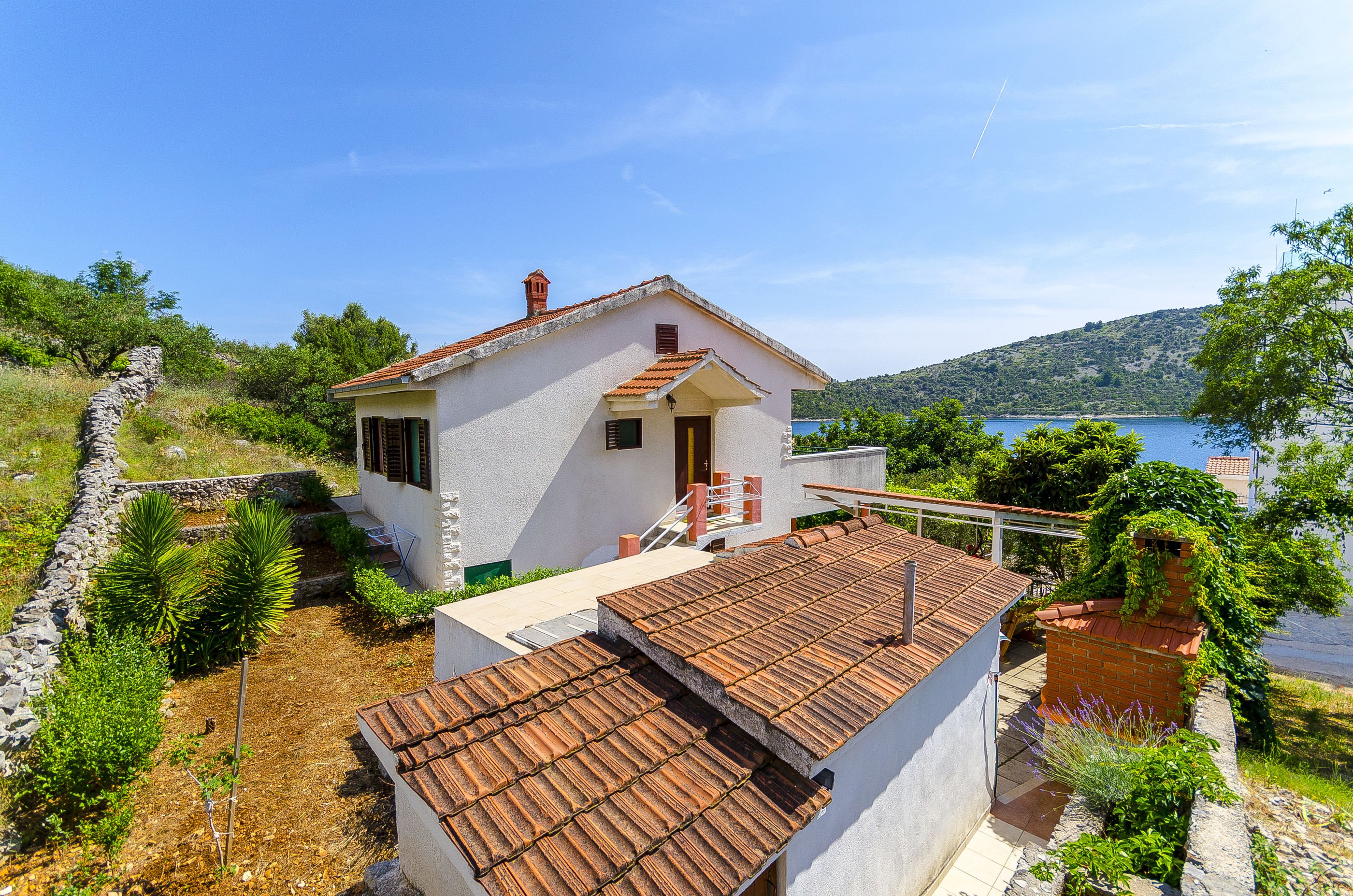 Gemütliches Ferienhaus mit Garten und Meeresausblick
