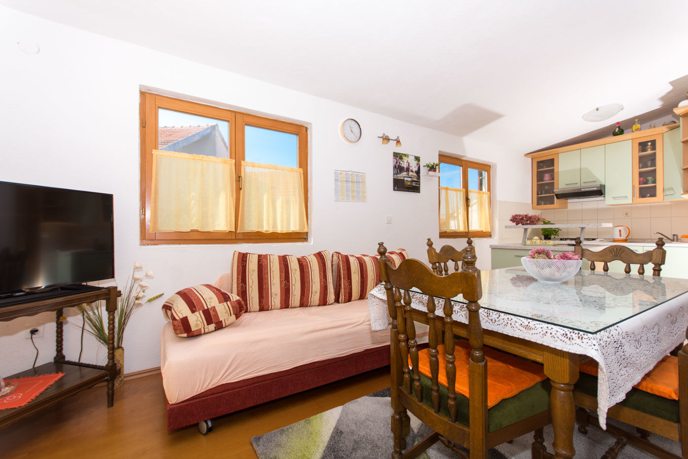 Ferienhaus mit Garten und Meeresausblick