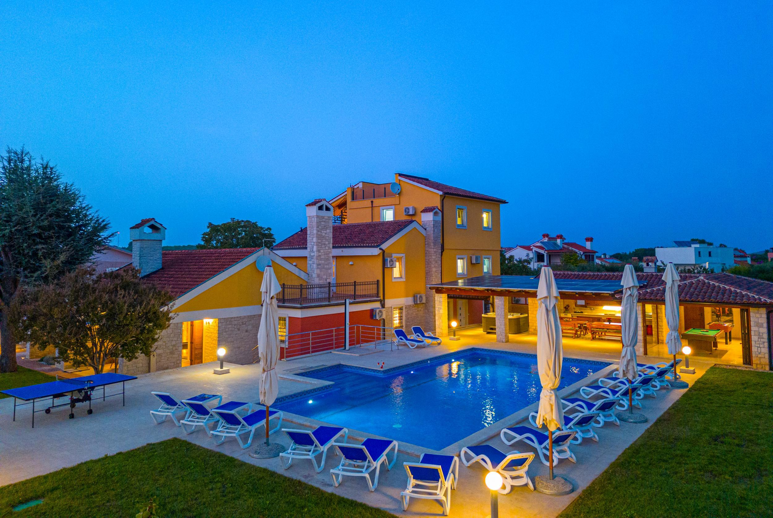 Große Villa mit Pool in Banjole