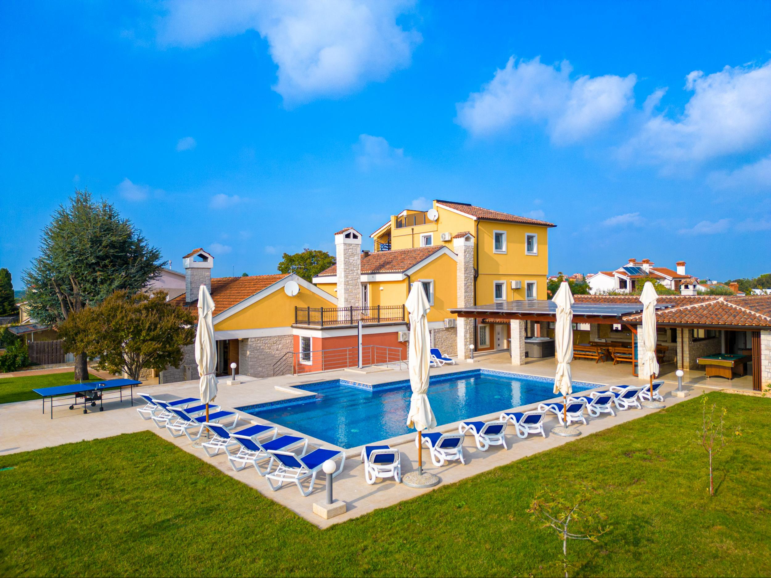 Große Villa mit Pool in Banjole