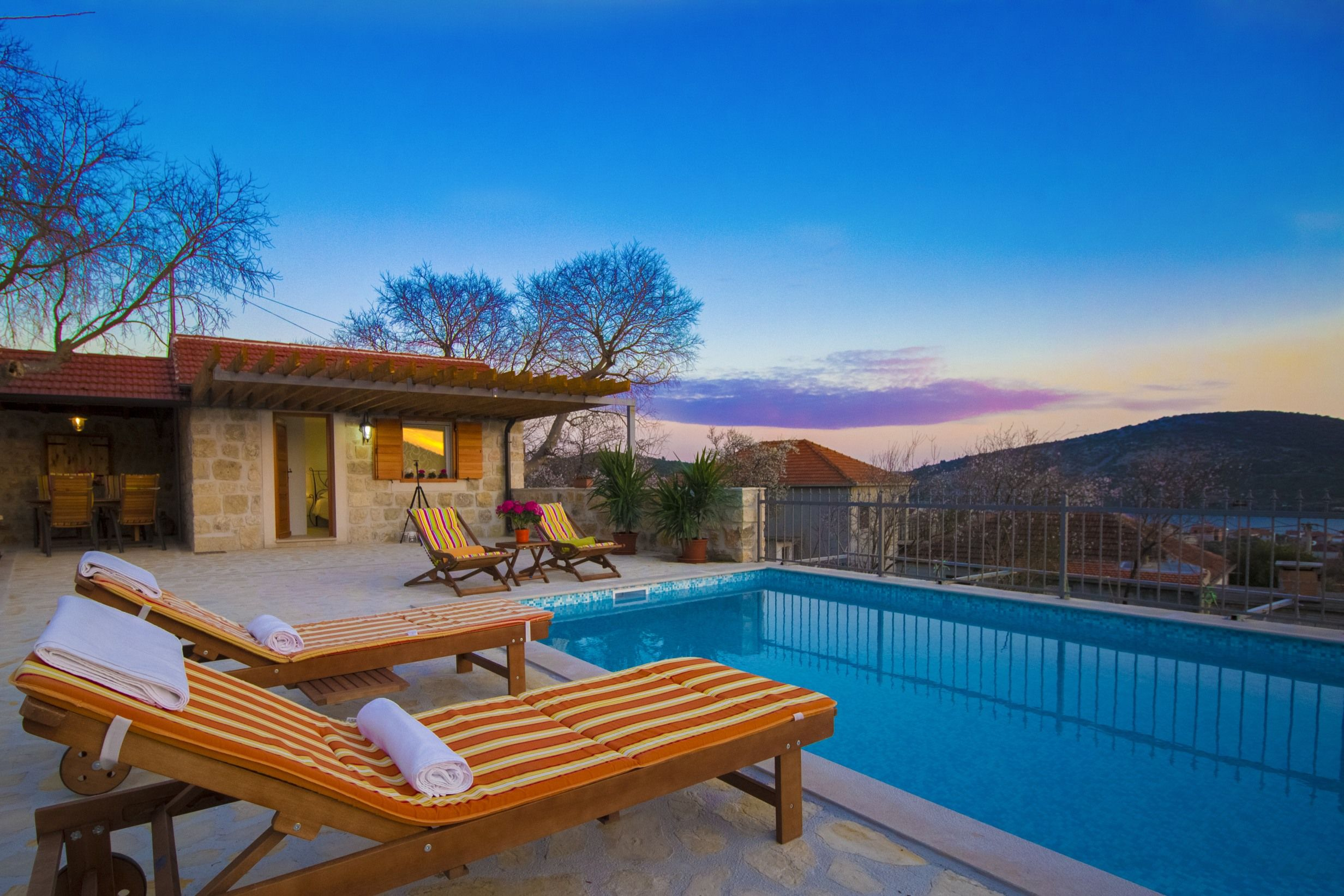 Steinvilla mit Pool in Vinisce, ideal zum Entspannen