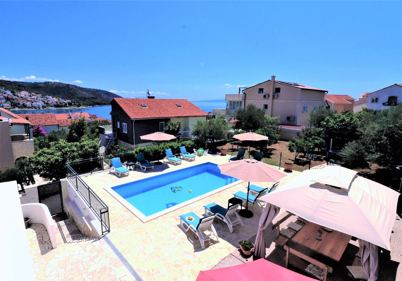 Haus in Okrug Gornji mit Klima, Sat-TV, Meerblick