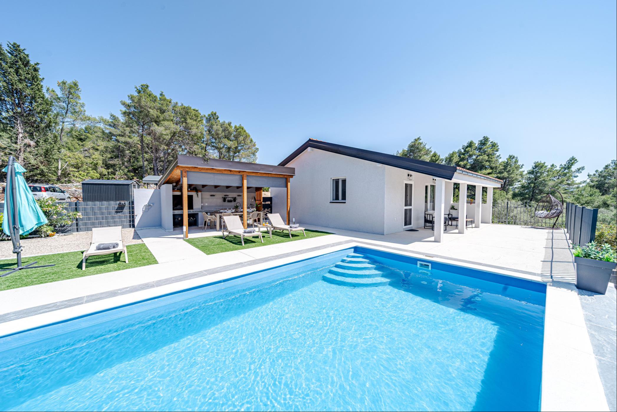 Schöne moderne Villa mit privatem Pool in der Nähe von Vela Luka