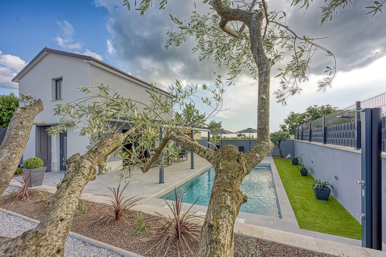 Modernes Ferienhaus mit Pool für 4 Personen 
