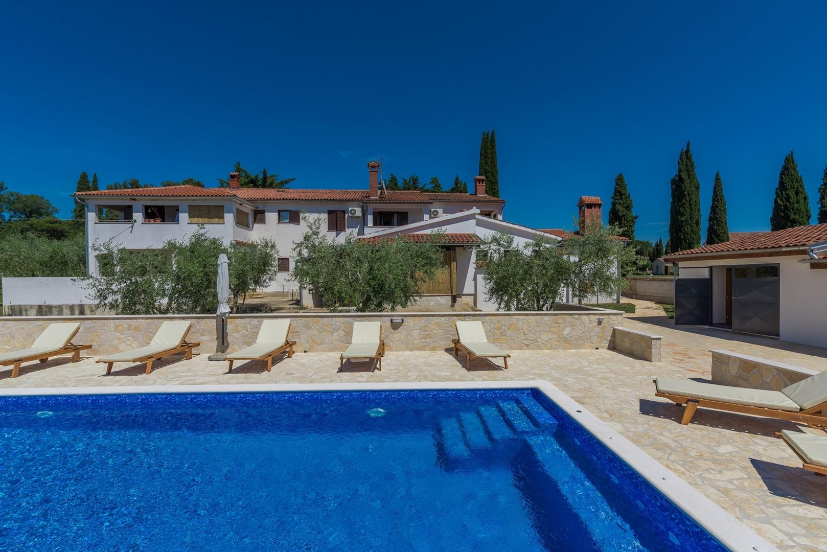 Ferienhaus in Kloštar für bis zu 10 Personen mit privatem Pool