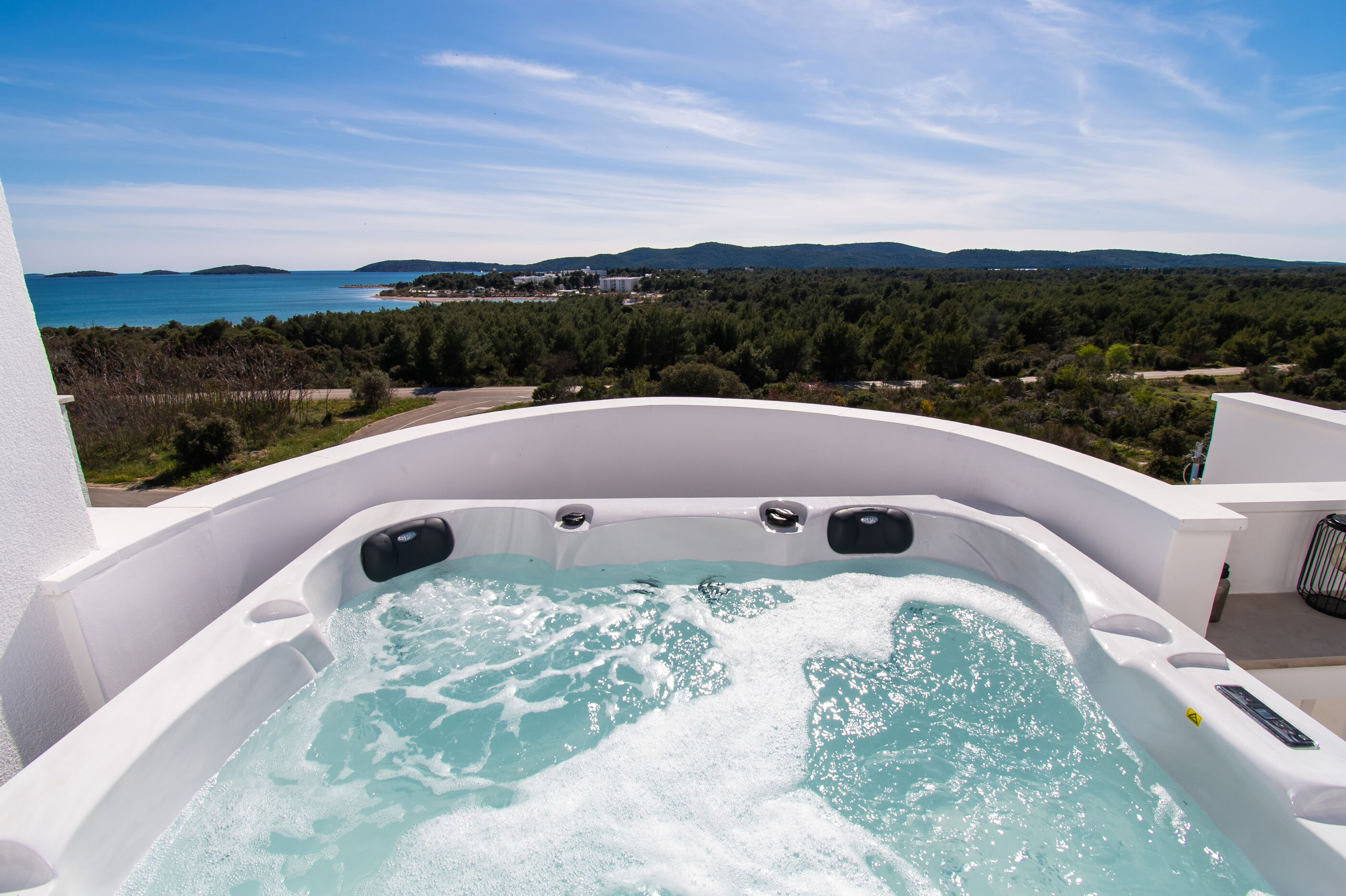 Ferienwohnung mit Whirlpool und Meerblick in Šibenik