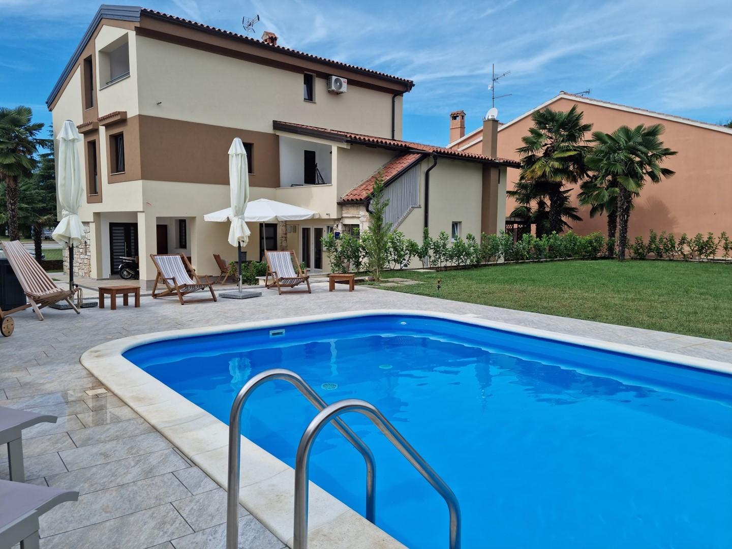 Studio-Apartment mit Gemeinschaftspool und Balkon im Poreč