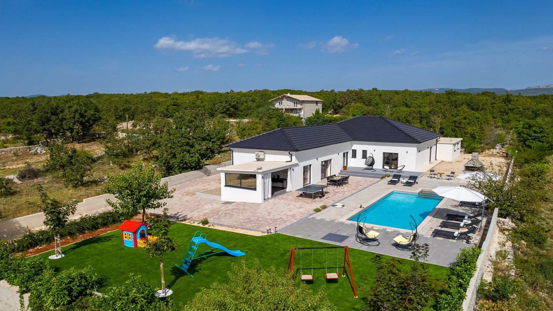 Luxuriöse und moderne Villa mit Pool in Vinjani
