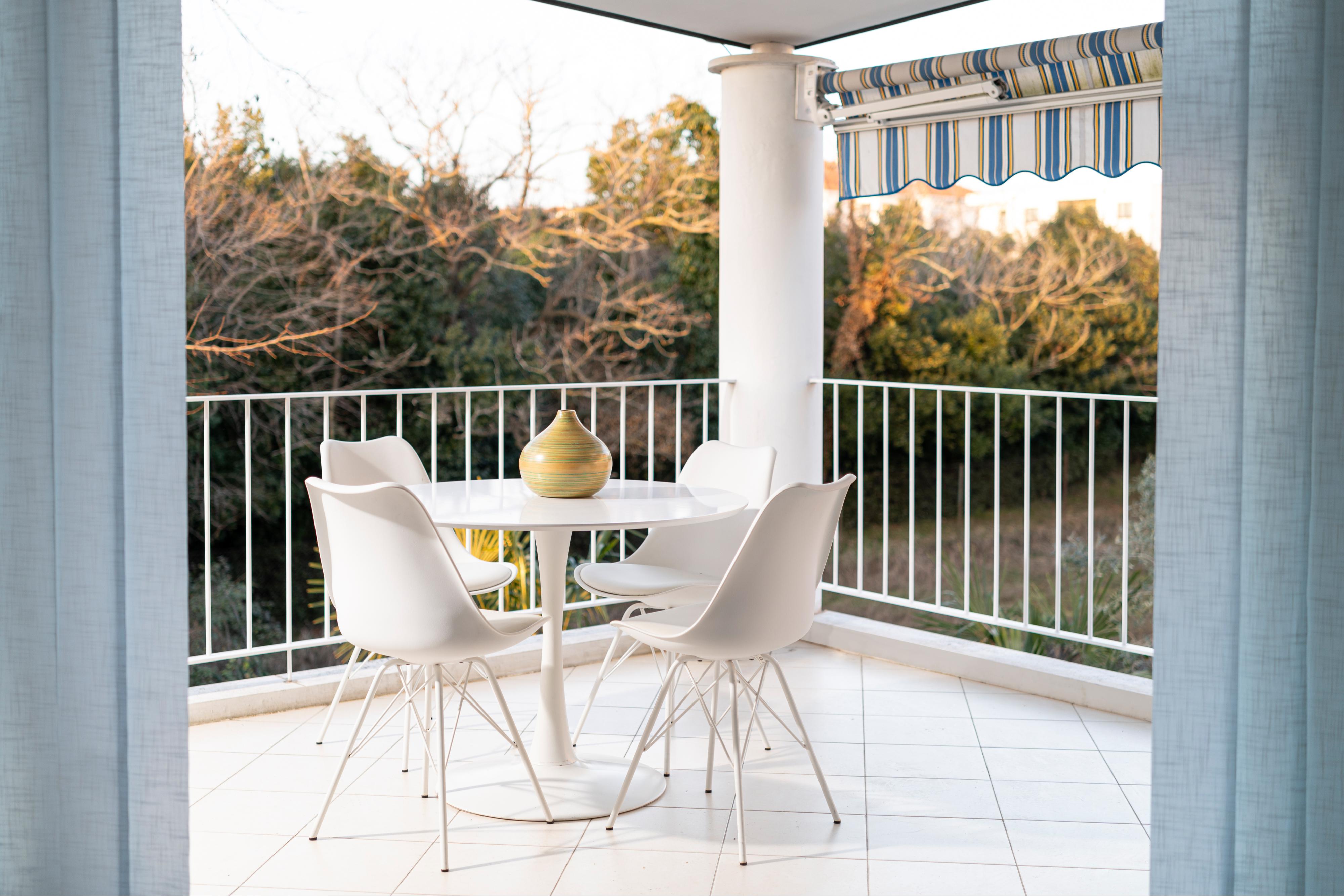 Ferienwohnung mit Meerblick 50 m von Meer in Zambratija
