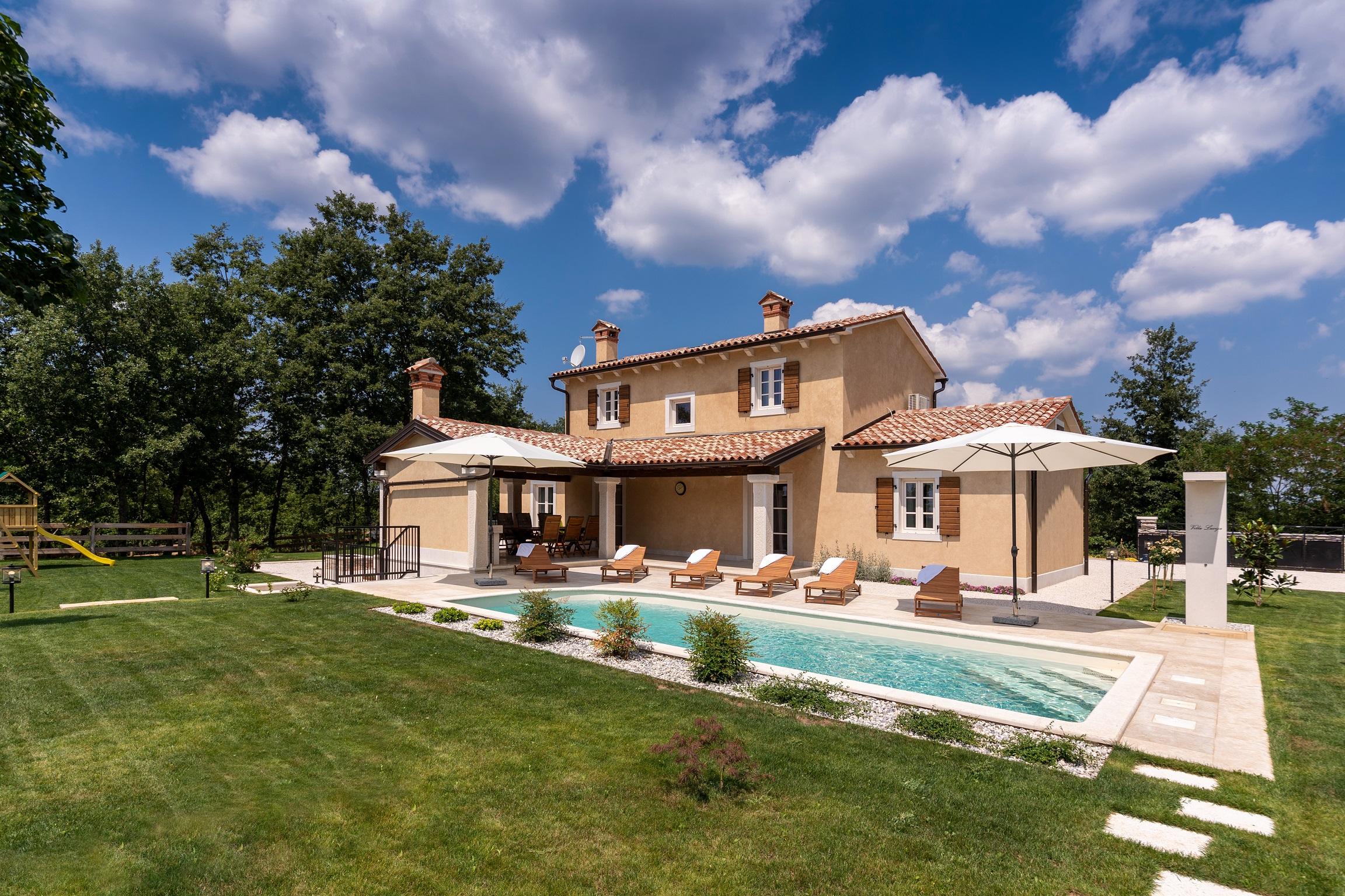 Eine wunderschöne traditionelle Villa mit Pool im Zentralistrien