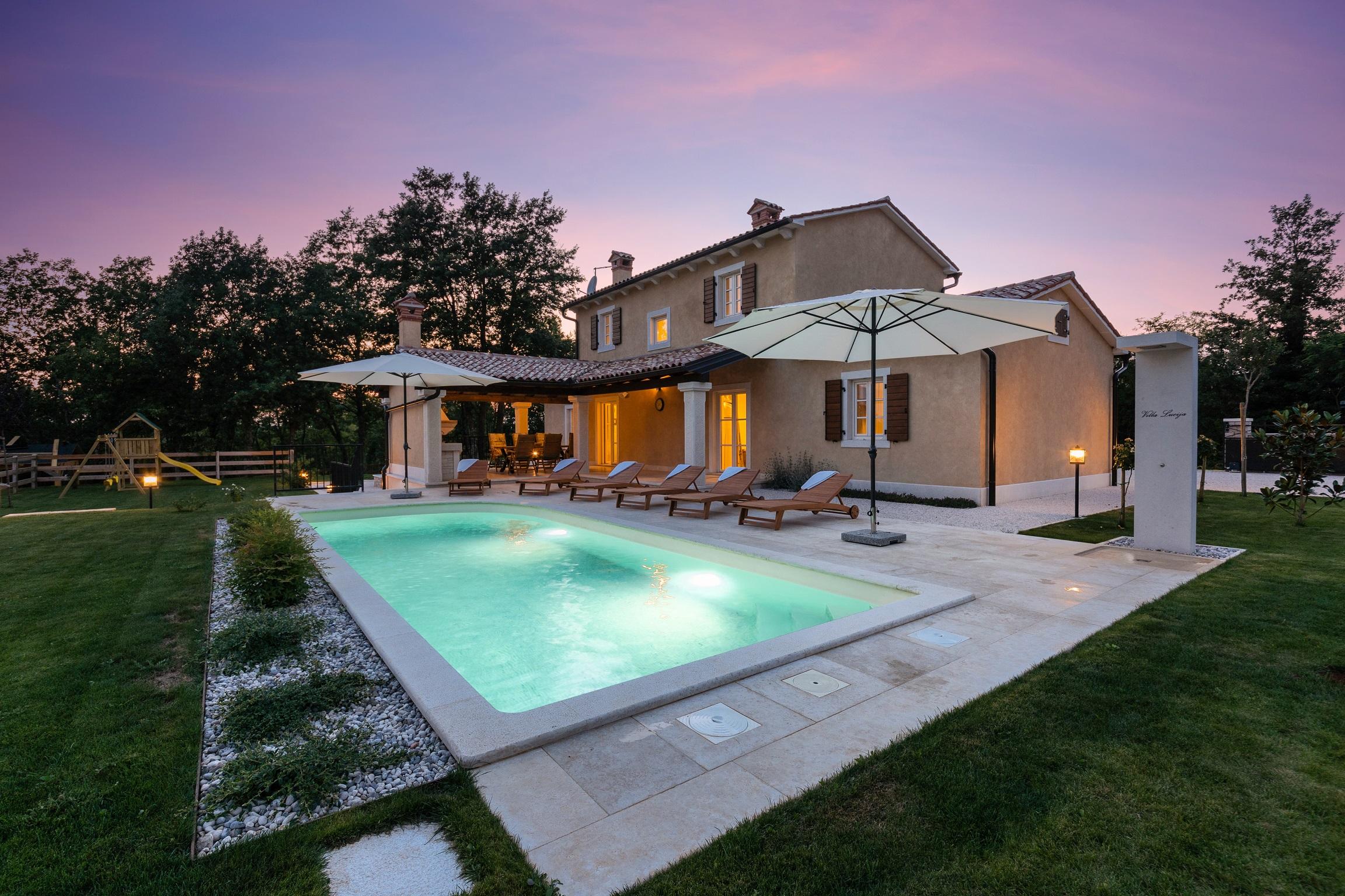 Eine wunderschöne traditionelle Villa mit Pool im Zentralistrien