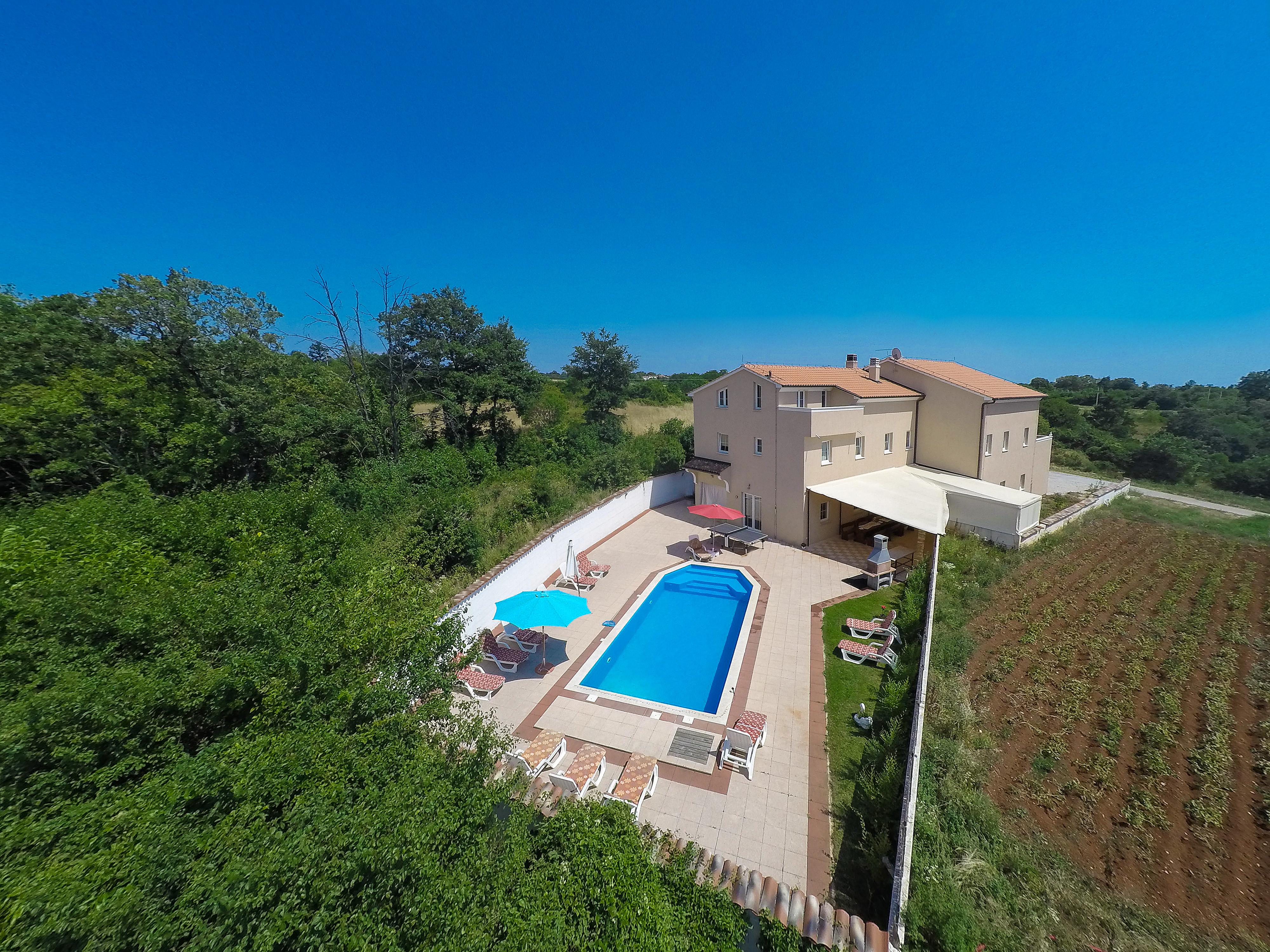 Wunderschönes Ferienhaus mit privatem Pool für 18 Personen