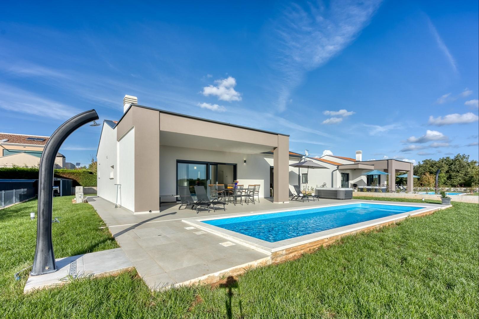 Villa mit Pool und Whirpool in Perini bei Sveti Lovreč