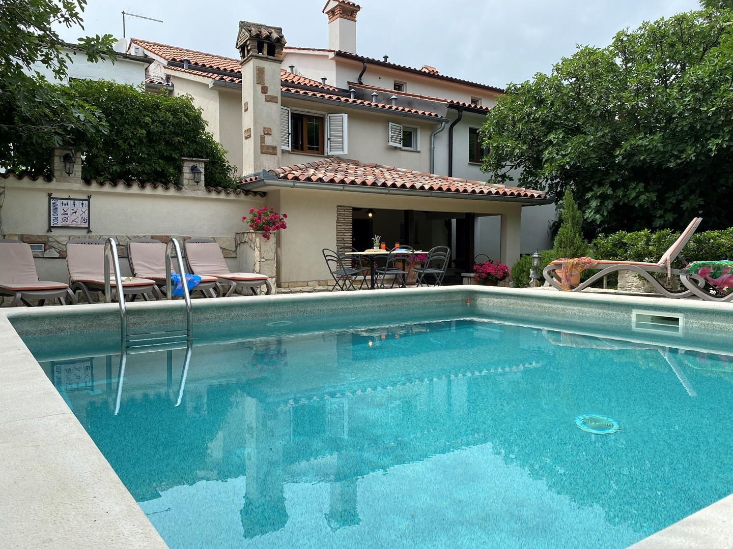 Authentisches Ferienhaus mit Pool in Vozilici bei Plomin Luka