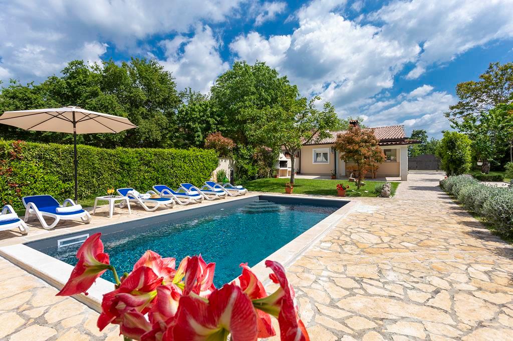 Zwei Ferienhäuser mit Pool in Brhanići bei Svetvincenat