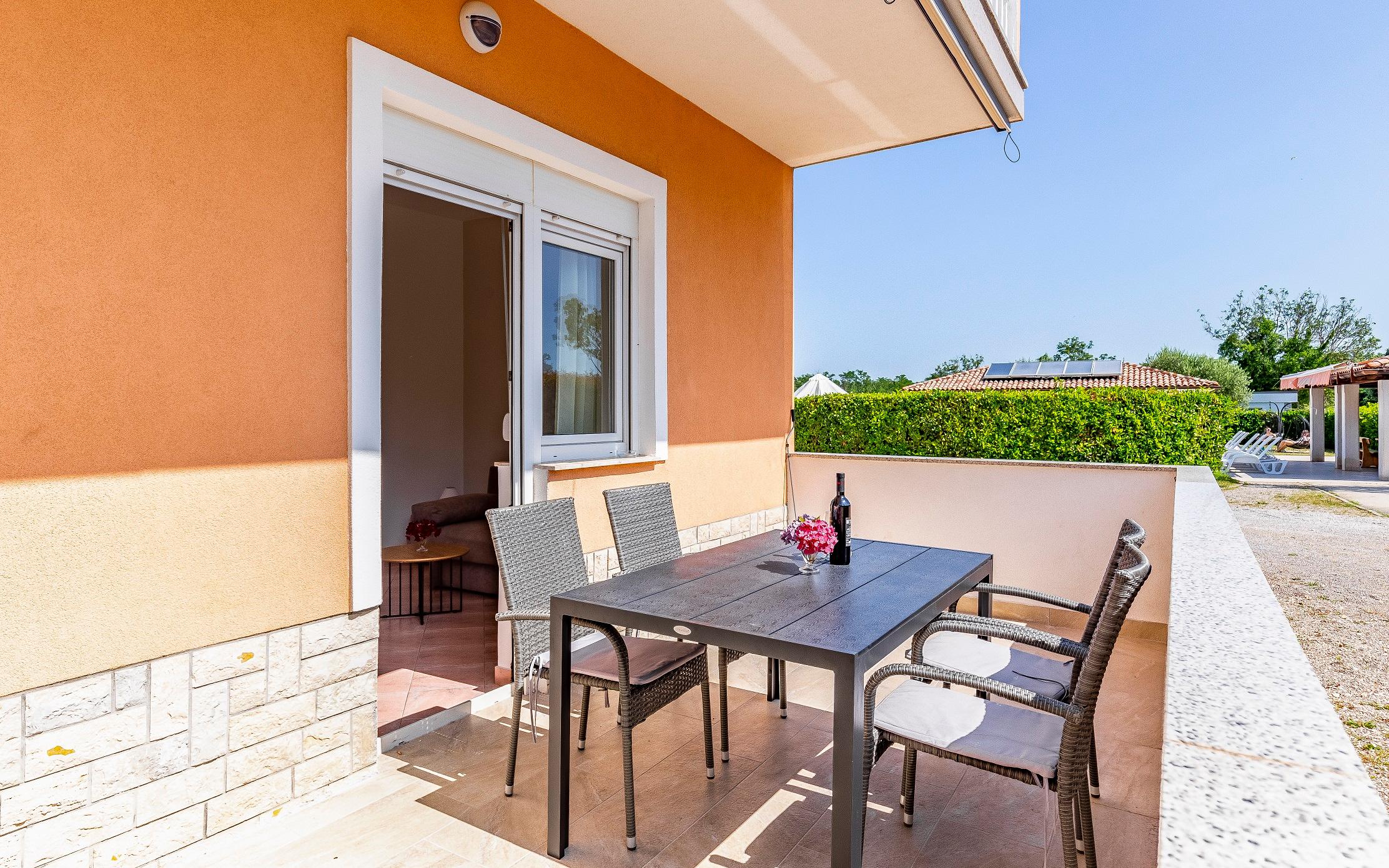 Fewo mit Terrasse & Pool