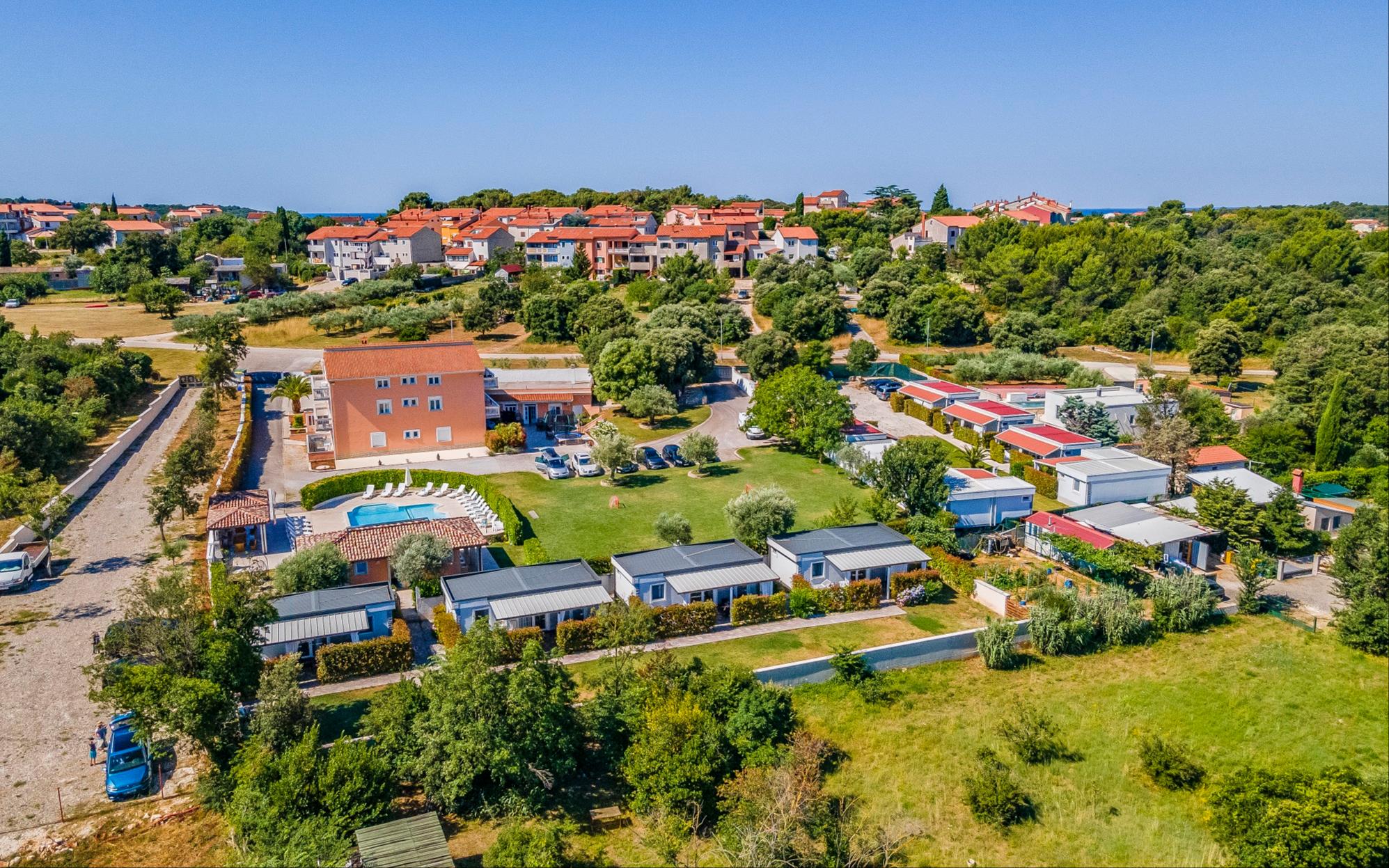 Ferienwohnung mit Balkon & Gemeinschaftspool
