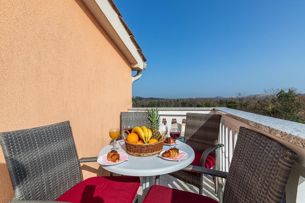 Apartment mit Balkon, Klima, Grill & Gemeinschaftspool