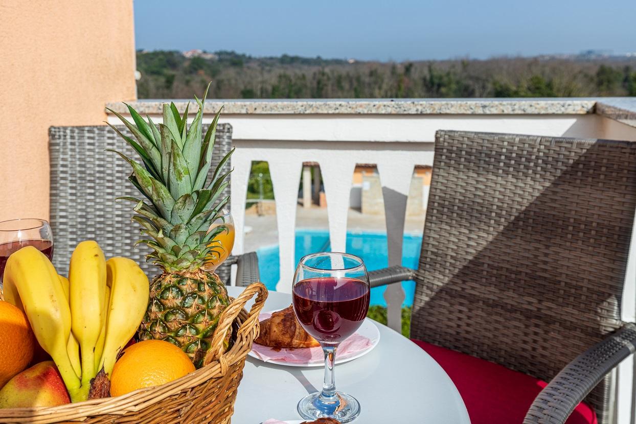Apartment mit Balkon, Klima, Grill & Gemeinschaftspool