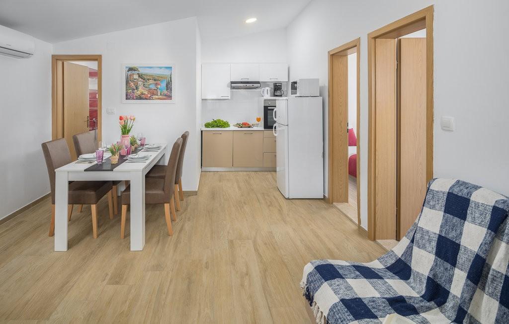 Ferienhaus mit Terrasse, Grill & Gemeinschaftspool