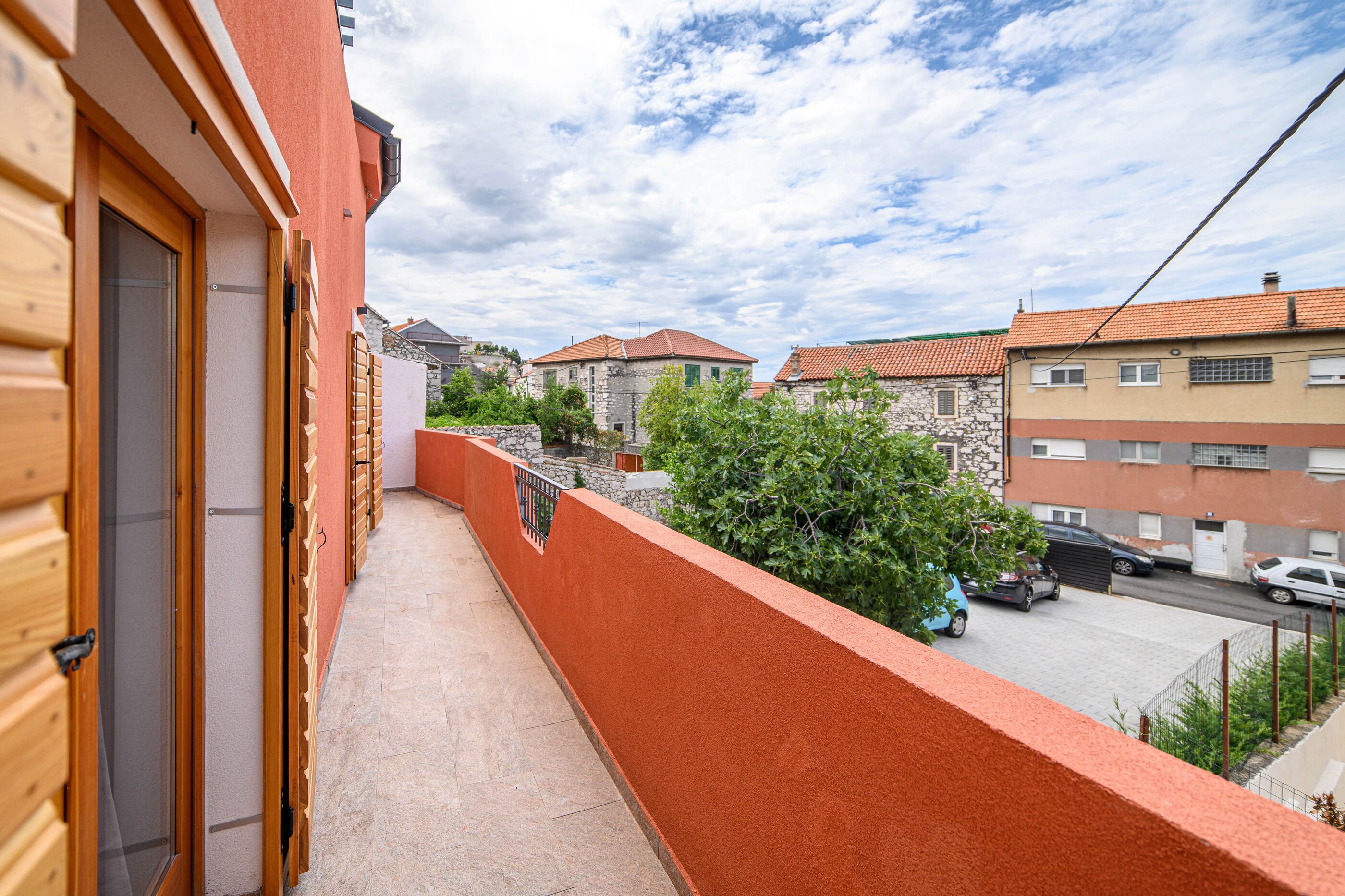 Moderne Wohnung, nahe dem Zentrum von Šibenik, Parkplatz