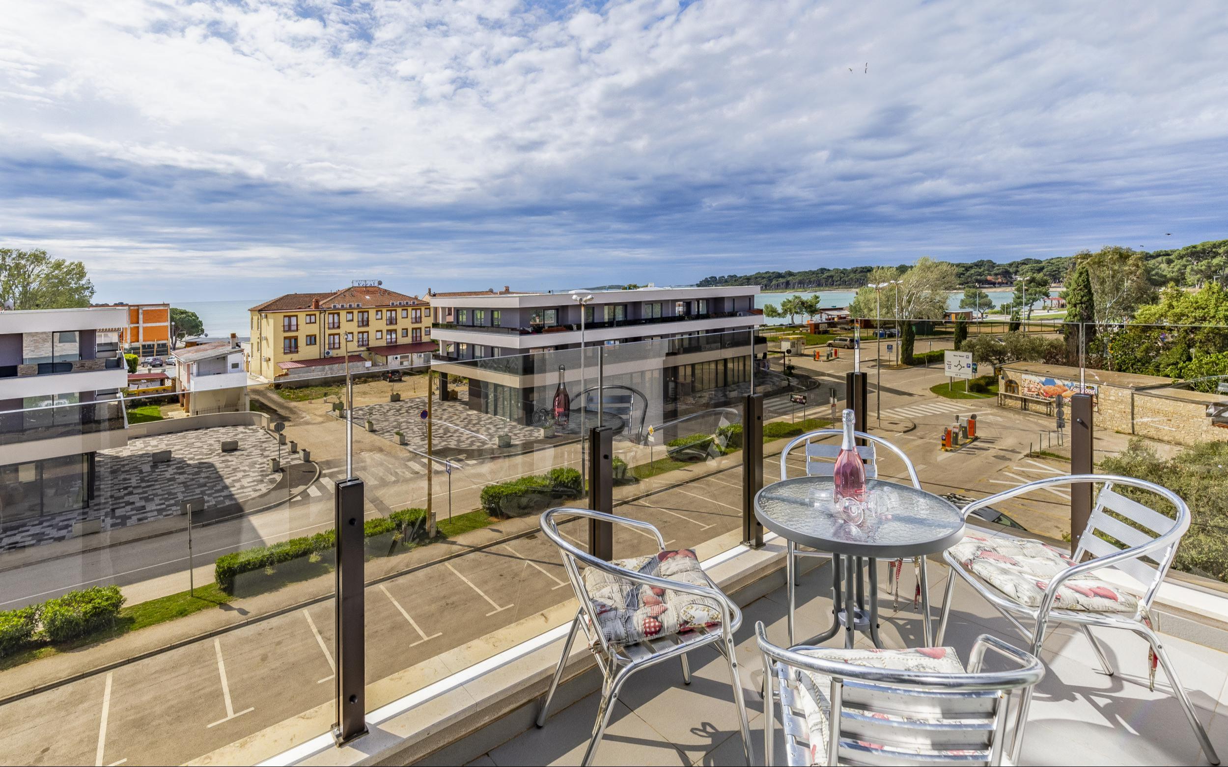 170 m zum Sandstrand | Moderne FeWo mit Klima, WLAN und Sat-Tv