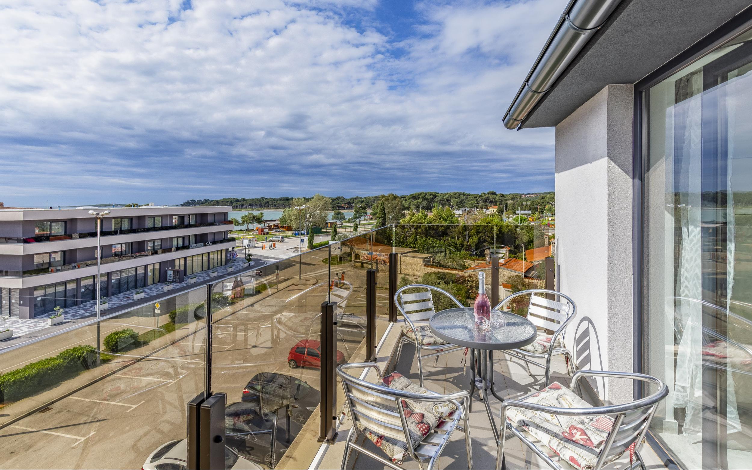 170 m zum Sandstrand | Moderne FeWo mit Klima, WLAN und Sat-Tv