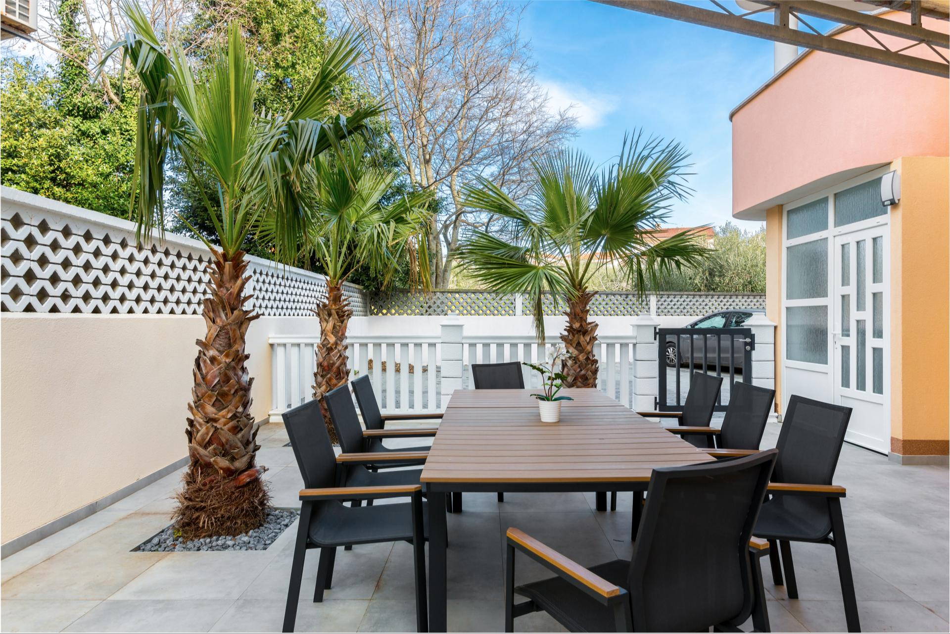 Neues Apartment mit Terrasse & Grill, 3 Schlafzimmern